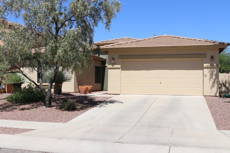 This spacious home has all & more, 2135 sq ft on one floor. Main entry invites you in to a open floorplan, formal dining to the right, bedrooms and den to the left,living and kitchen straight ahead. Your living room has picture window to view backyard including sparkling swimming pool & spa. Kitchen boasts full length island.Enjoy eat-in breakfast nook with bay window.Laundry room includes custom storage & folding area. Tandem garage is loaded with wall length custom storage, sink & work space. Come see to appreciate all this home has to offer.