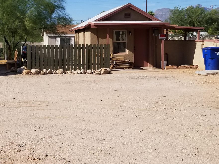 Studio,freshly painted, 2 burned hot plate, refrig, sits on large shared, fenced lot, close to everything.