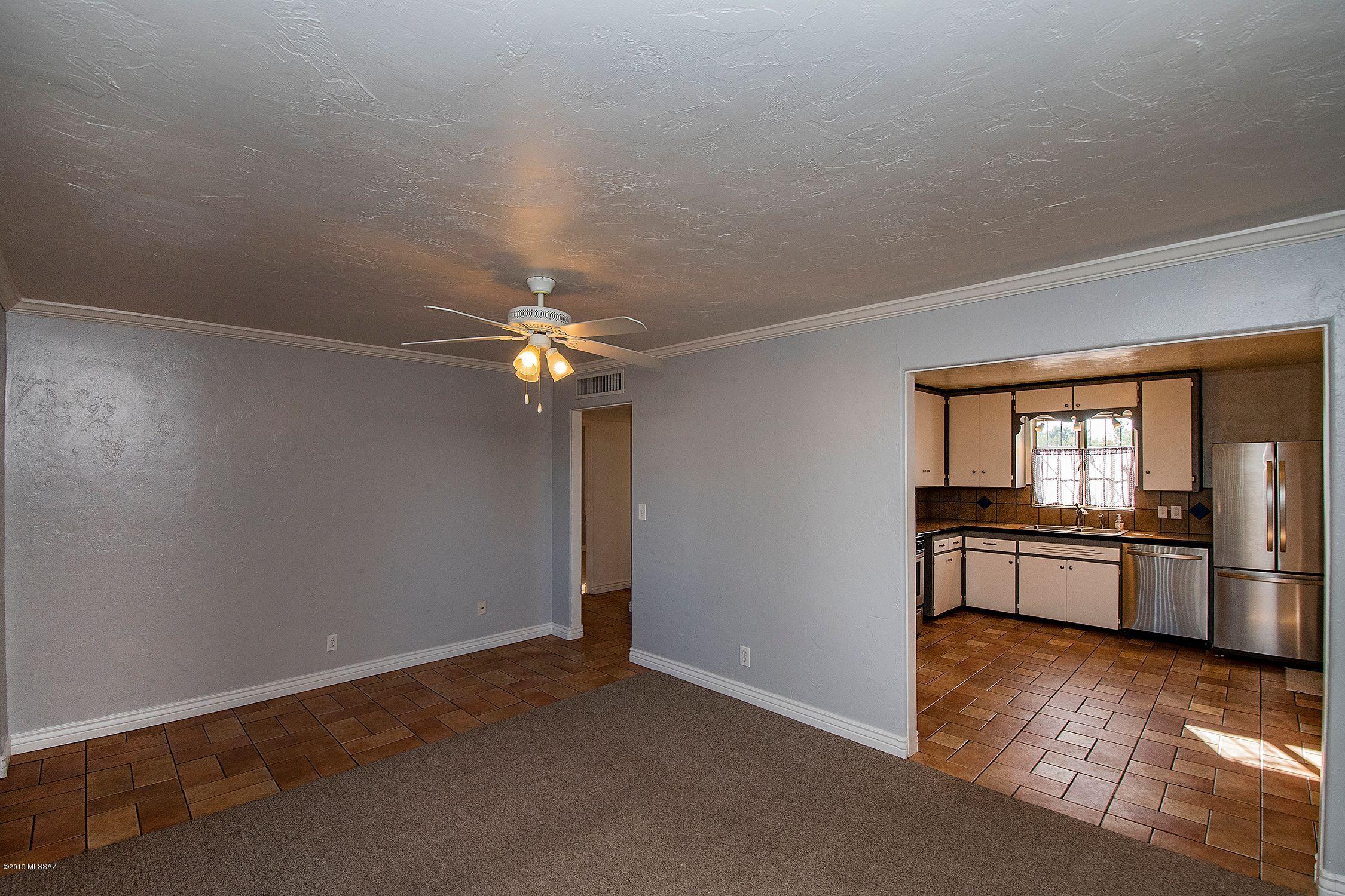 Country Club Manor - Residential