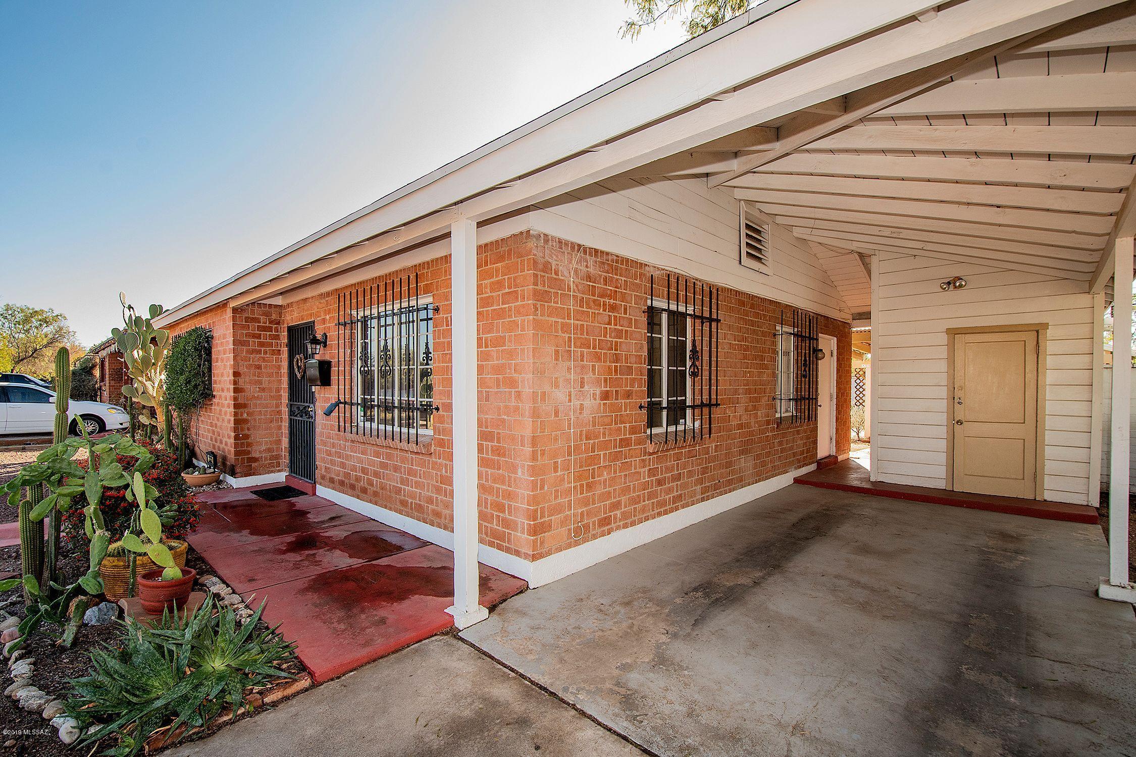 Country Club Manor - Residential