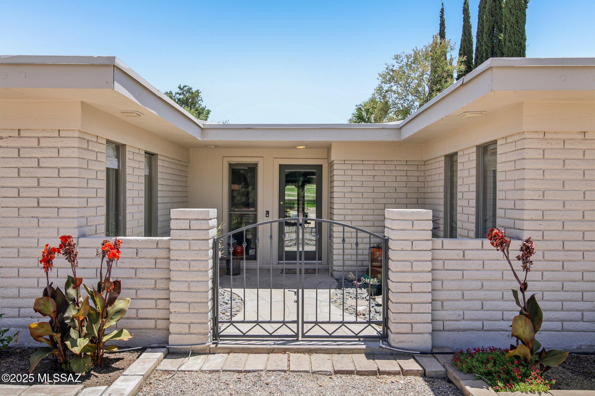 745 W Landoran Lane