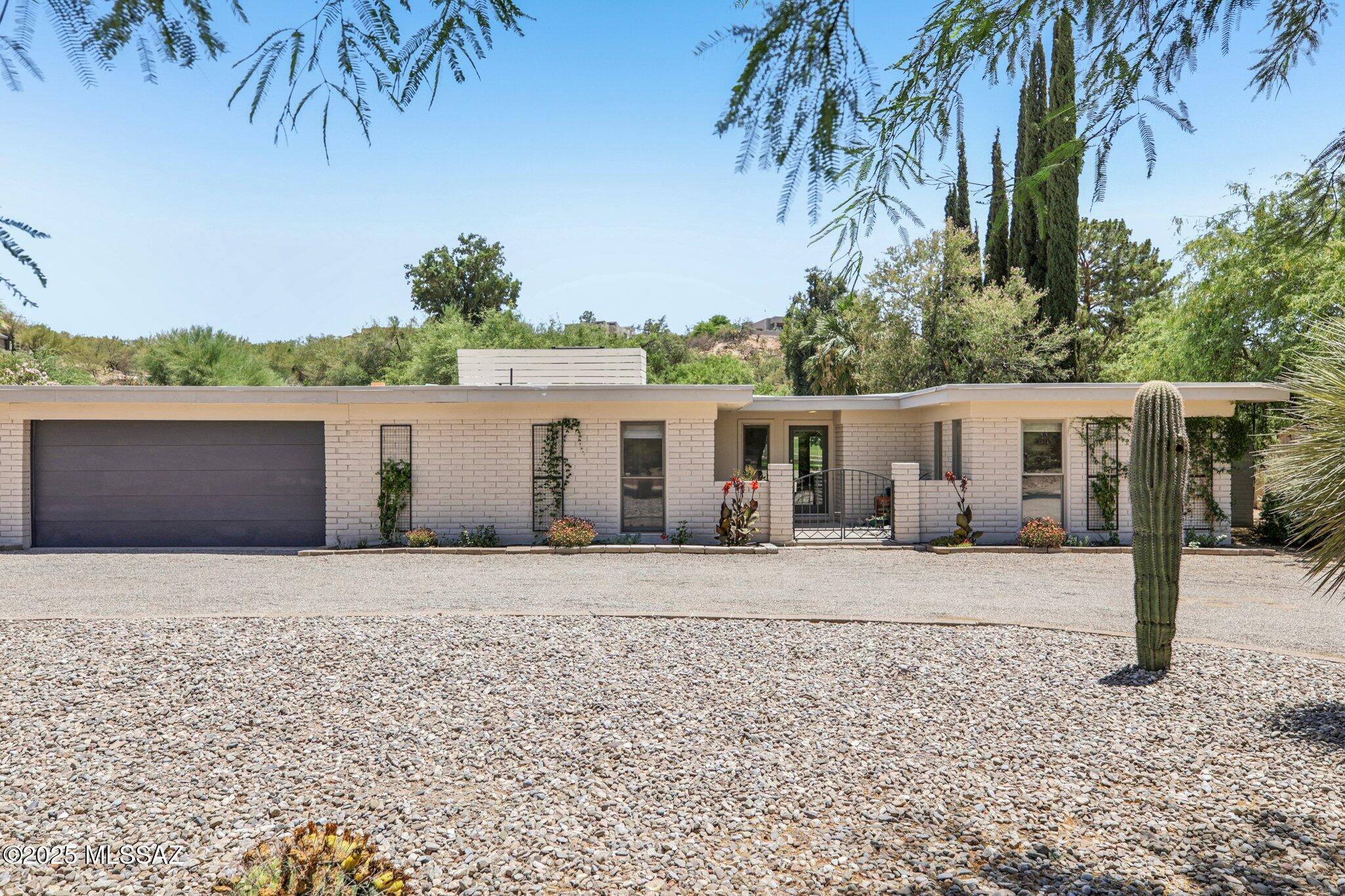 745 W Landoran Lane