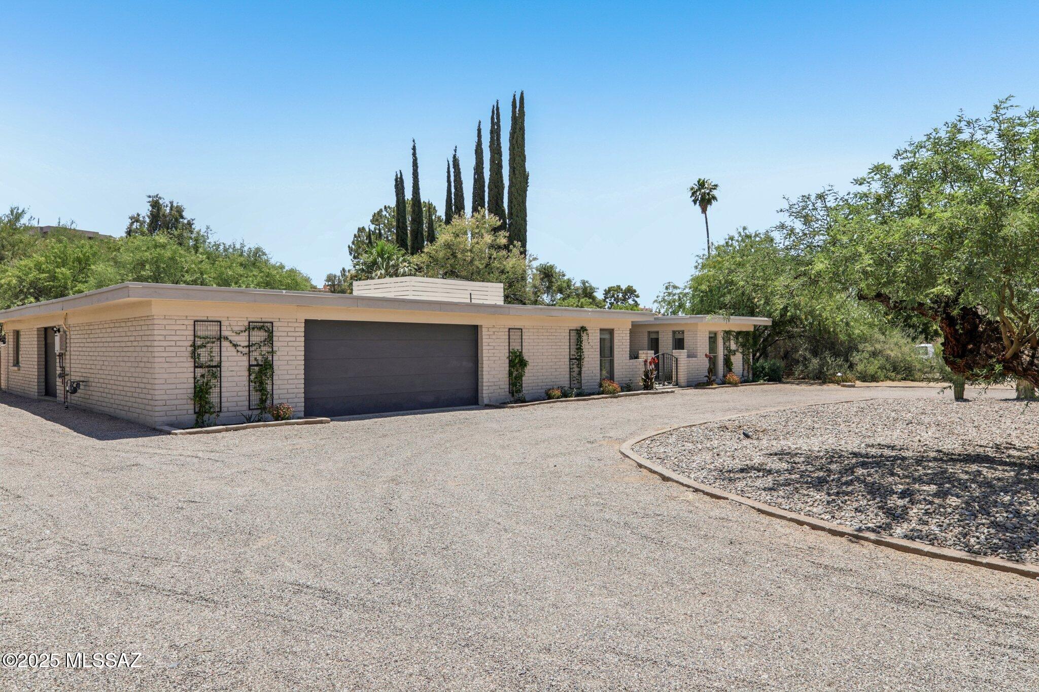 745 W Landoran Lane