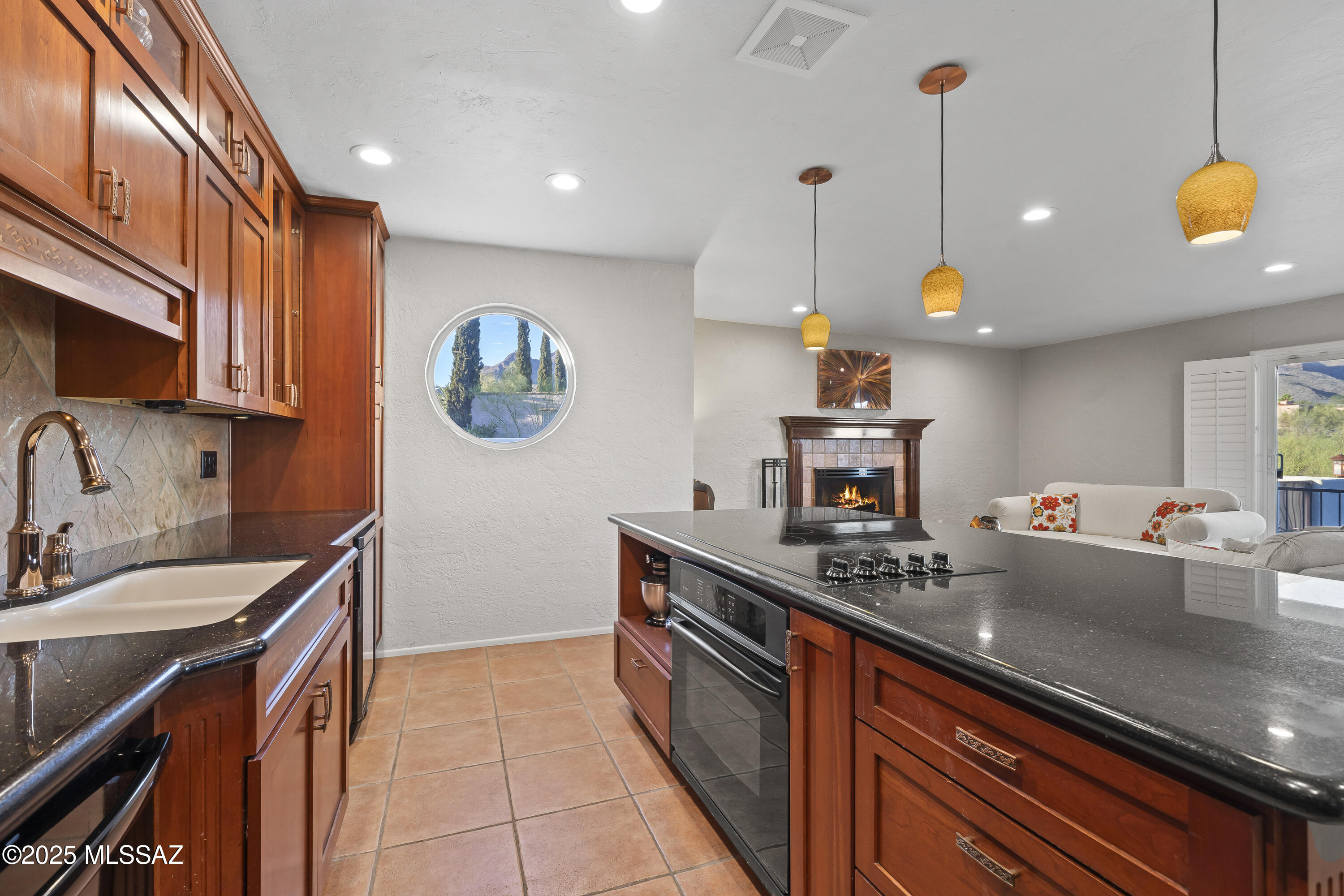 Shadow Roc (81-141) - Residential