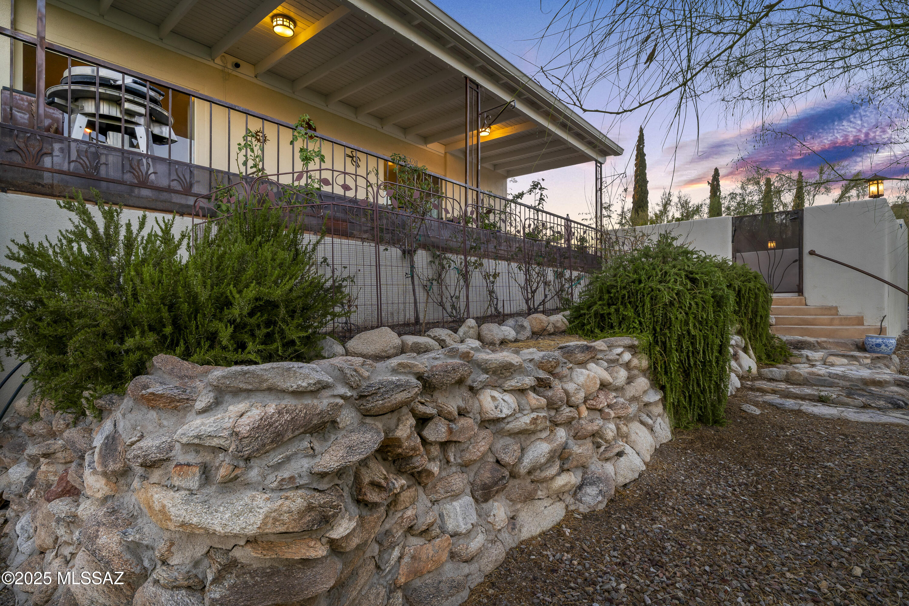 Shadow Roc (81-141) - Residential