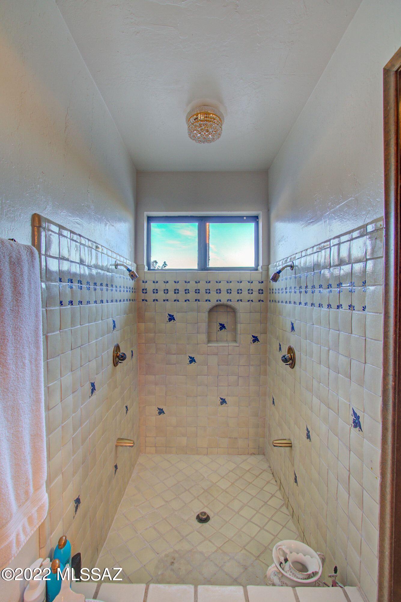 Las Alturas (1-167) - Residential