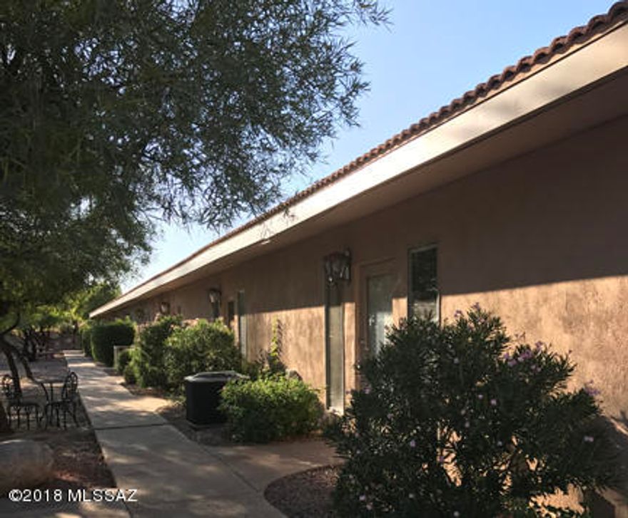 Pre- Auction 

Multi tenant office. 17 tenants -1 vacant unit

Full property information package available
at Realty Hive .com

Can be sold prior to auction date of 11/26/18