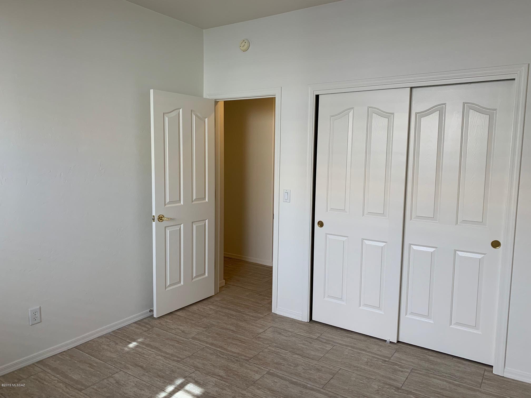 Hacienda Del Rio (1-118) - Residential Lease