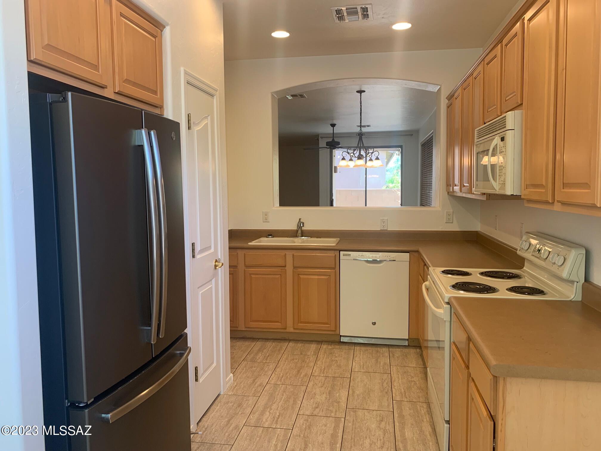 Hacienda Del Rio (1-118) - Residential Lease