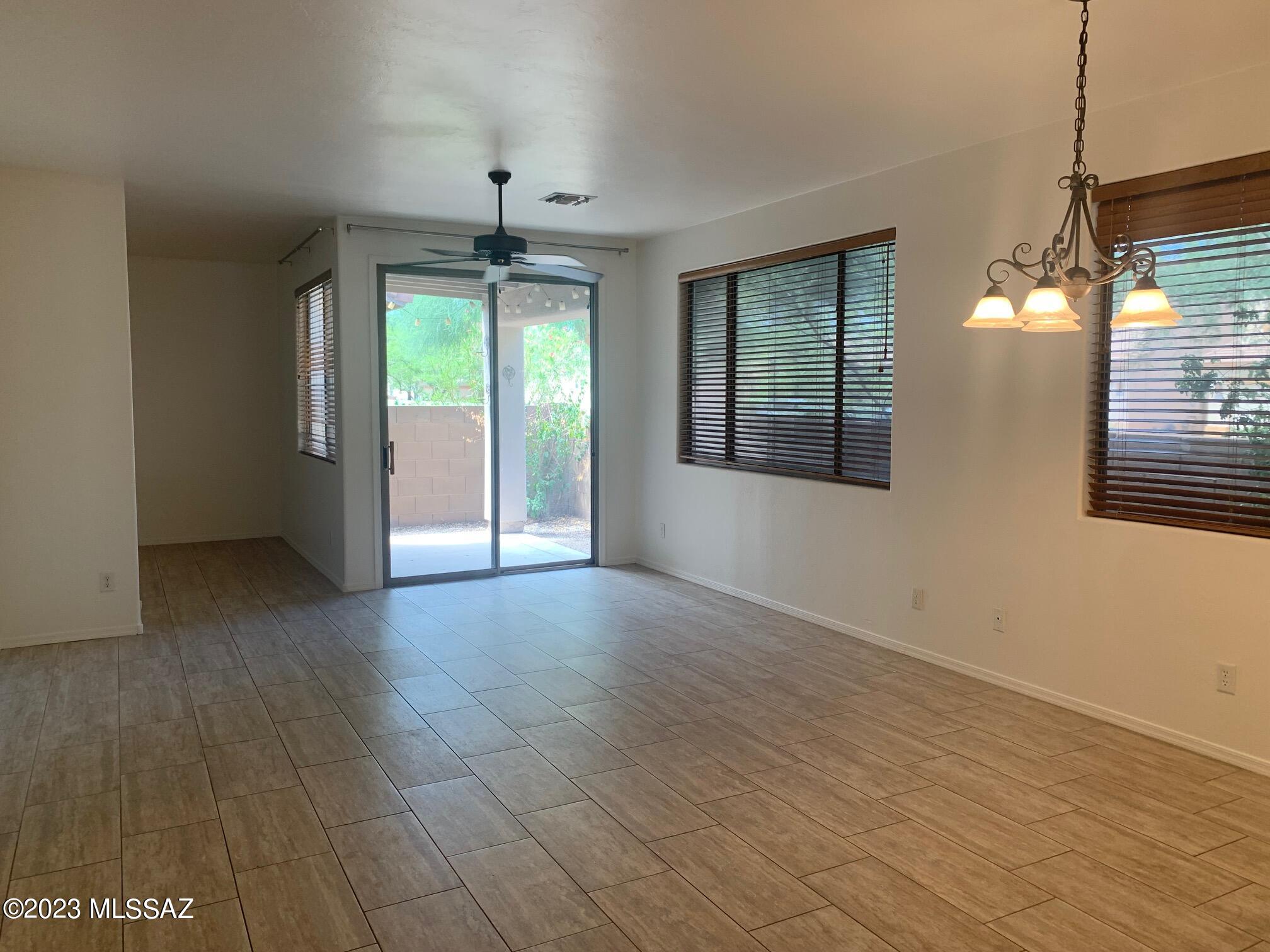 Hacienda Del Rio (1-118) - Residential Lease