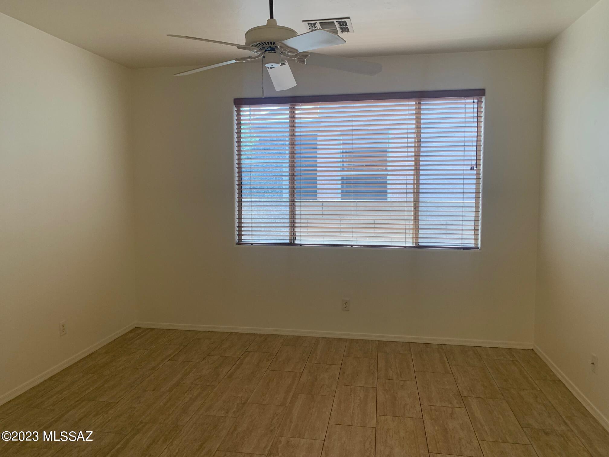 Hacienda Del Rio (1-118) - Residential Lease