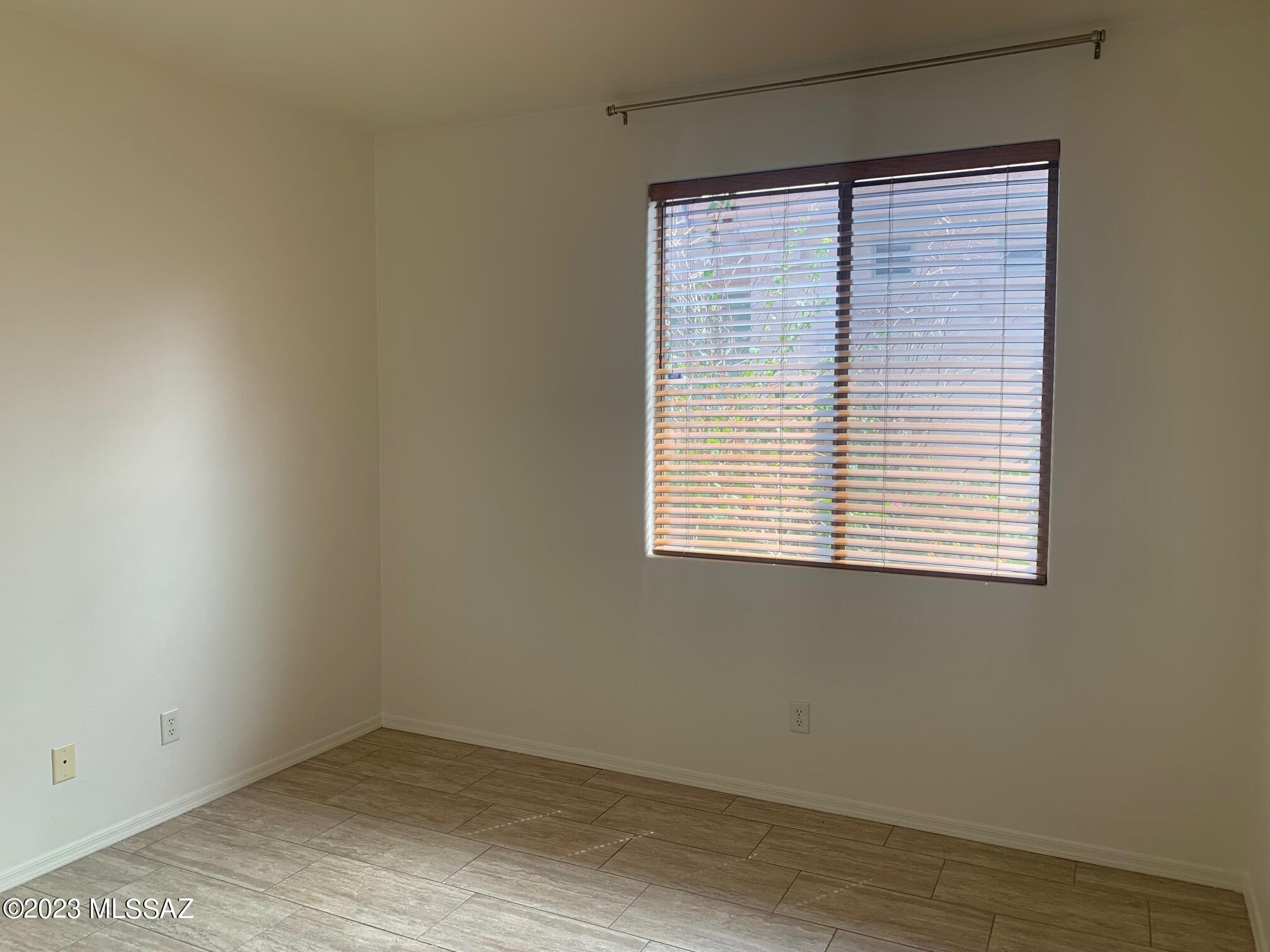 Hacienda Del Rio (1-118) - Residential Lease
