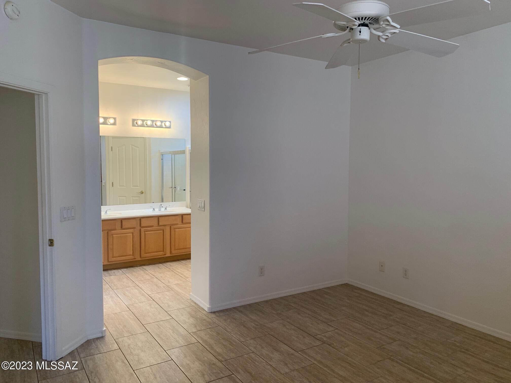 Hacienda Del Rio (1-118) - Residential Lease
