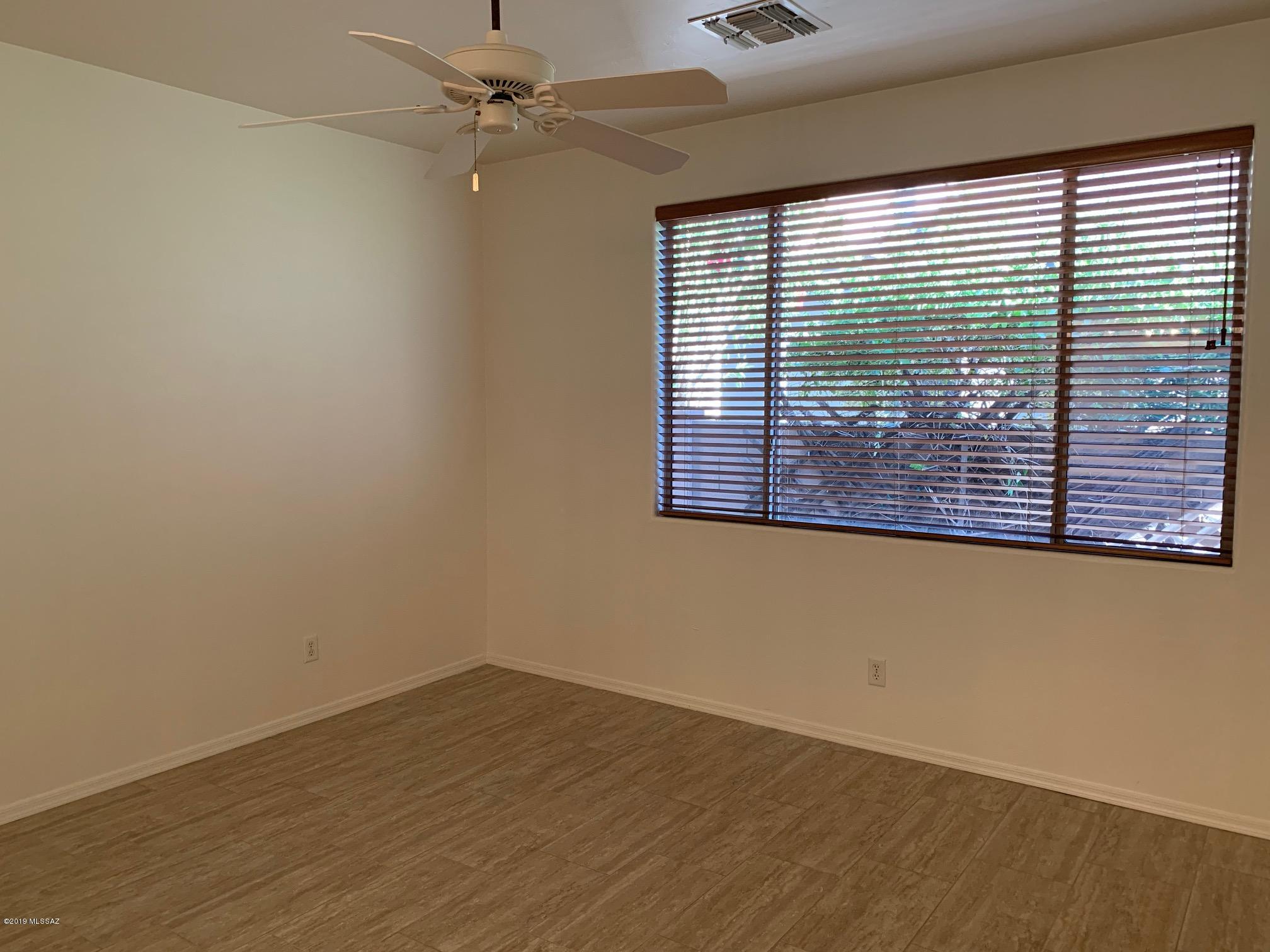 Hacienda Del Rio (1-118) - Residential Lease