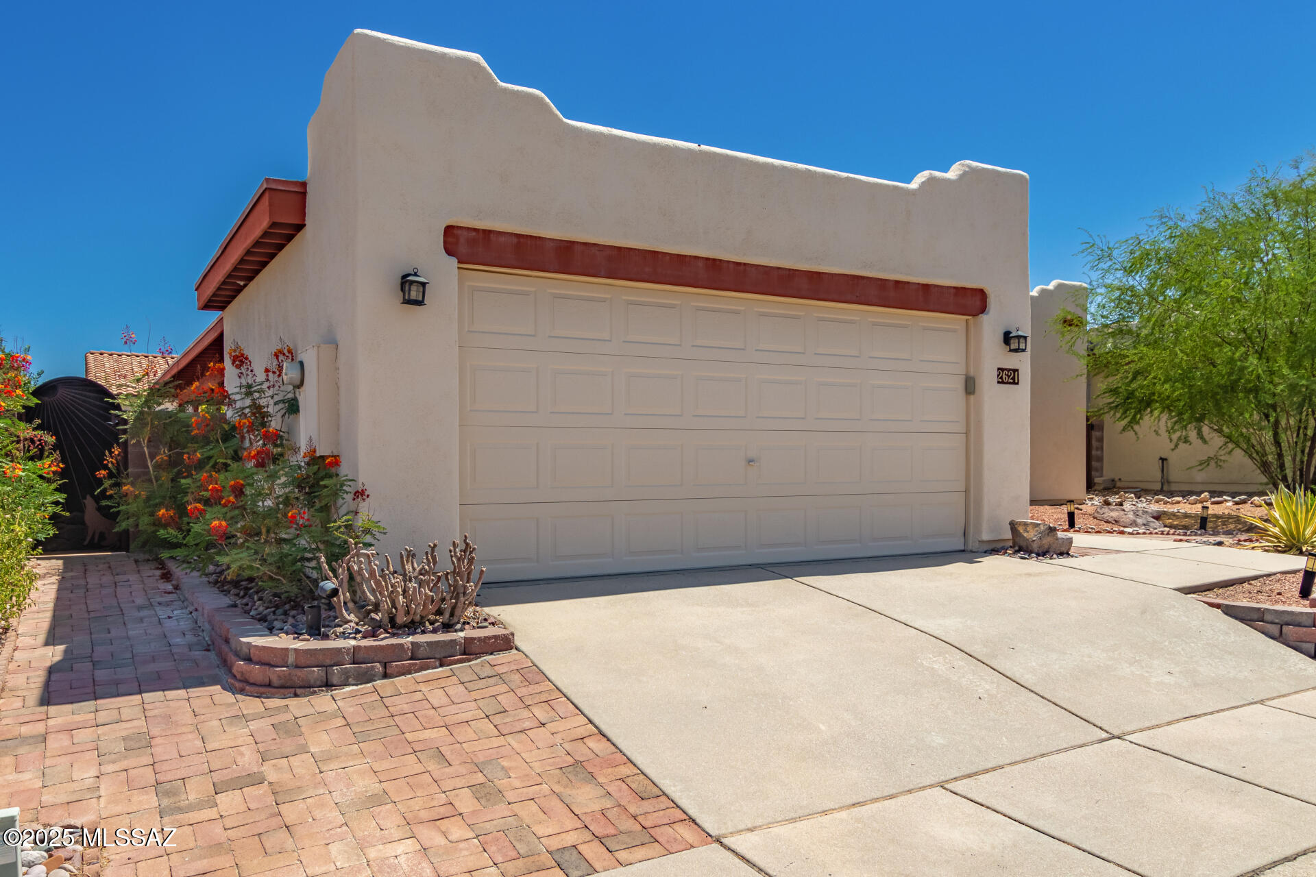 2621 W Camino Llano
