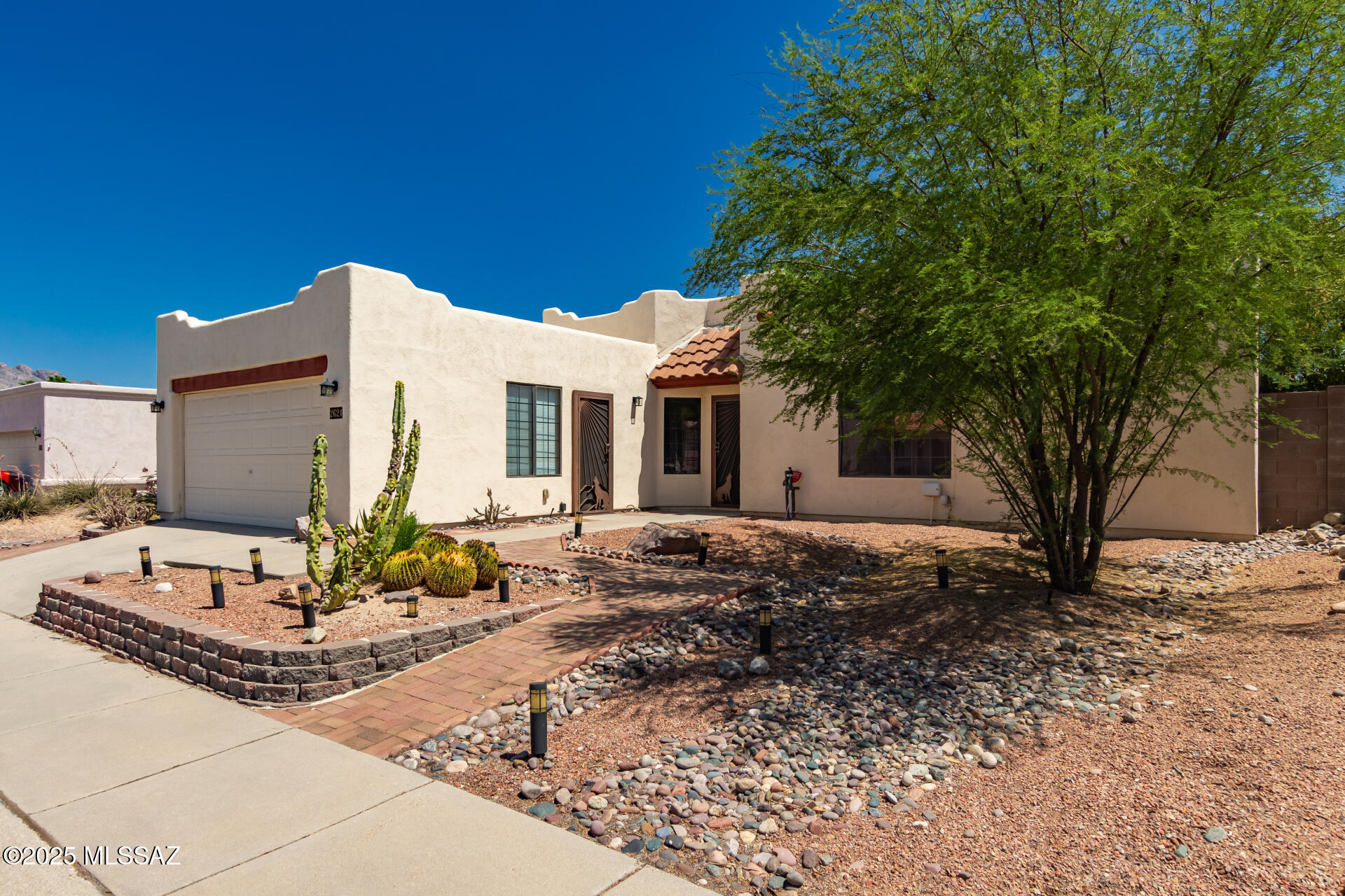 2621 W Camino Llano