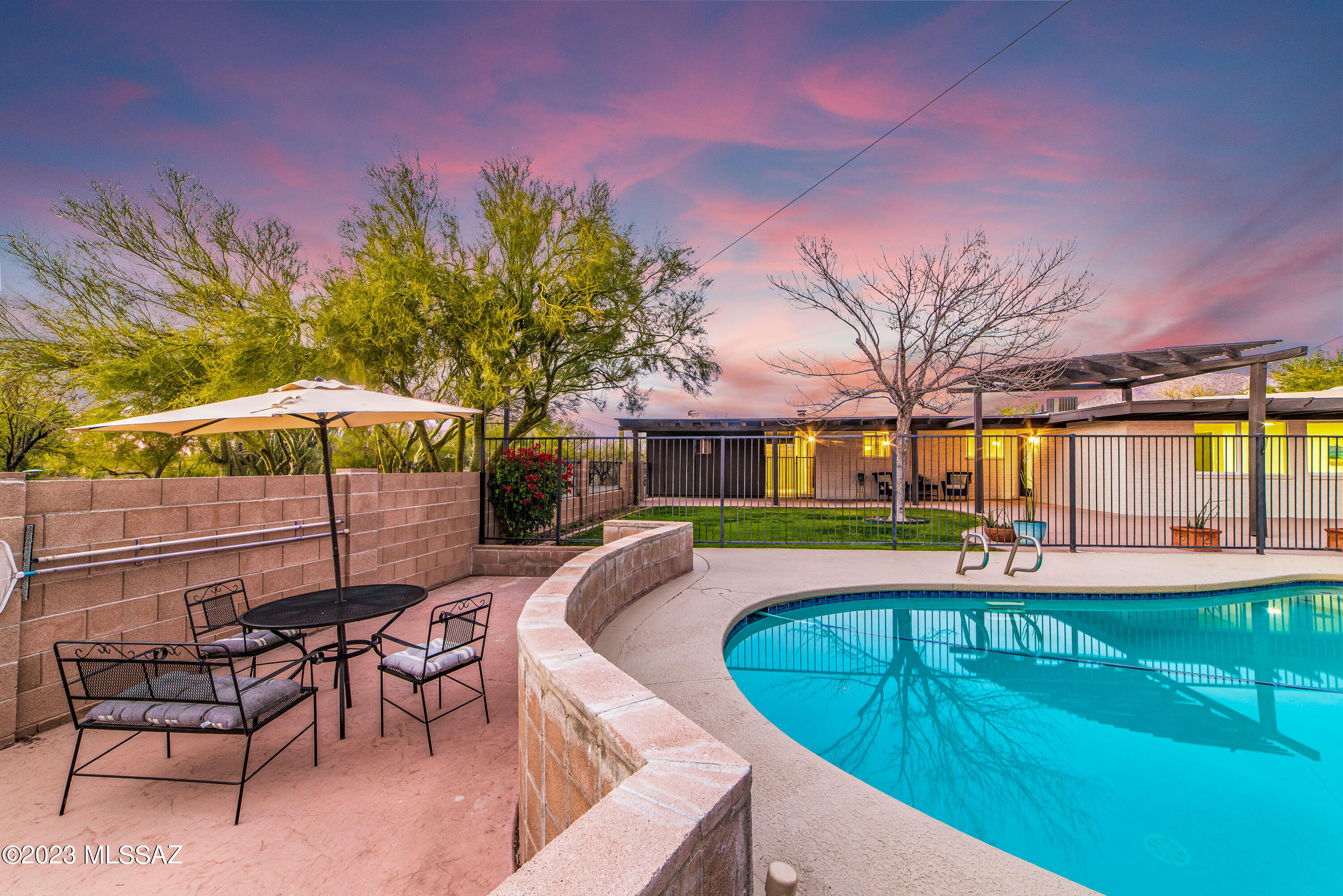 Casas Adobes Estates Resub. (1-67) - Residential