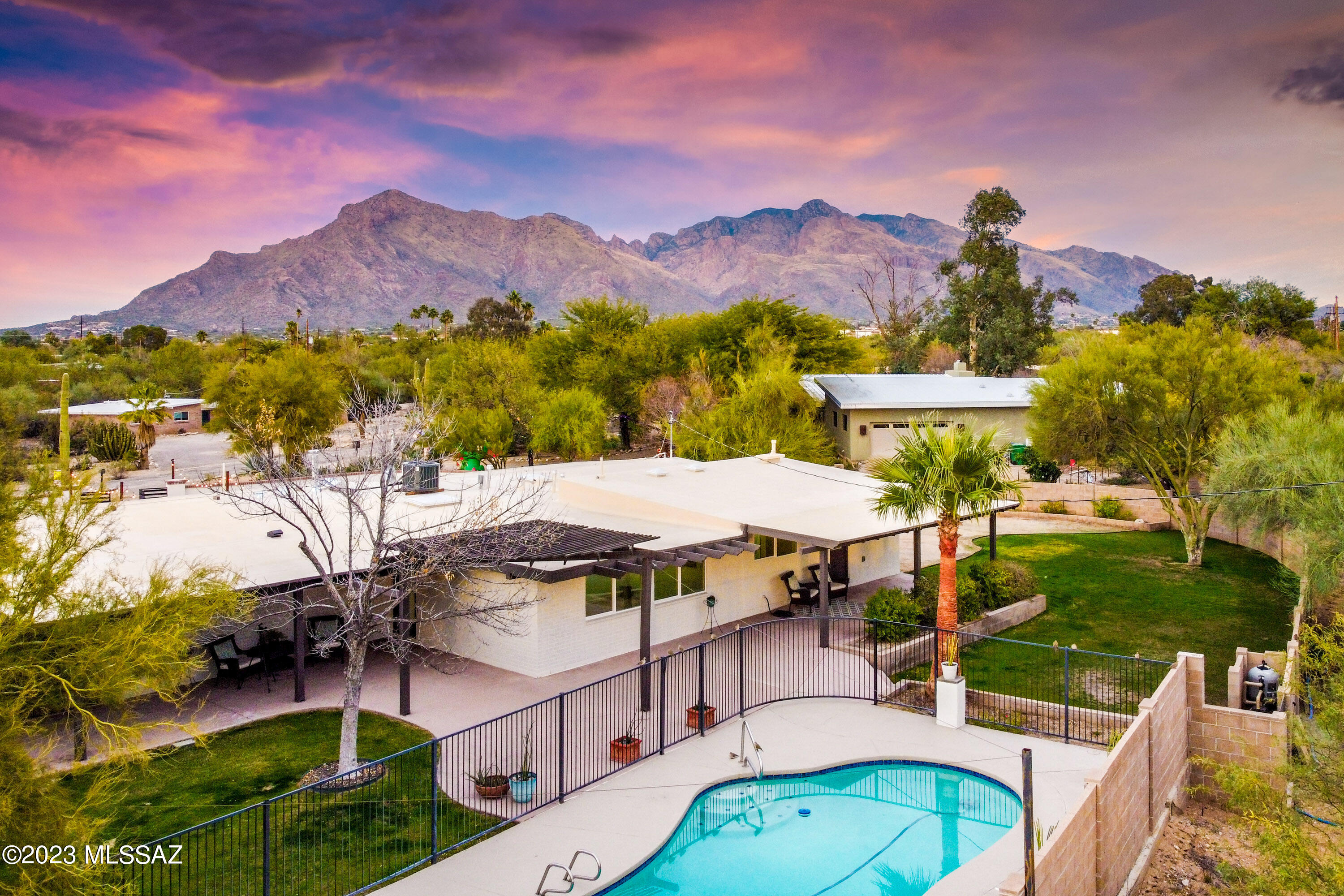 Casas Adobes Estates Resub. (1-67) - Residential