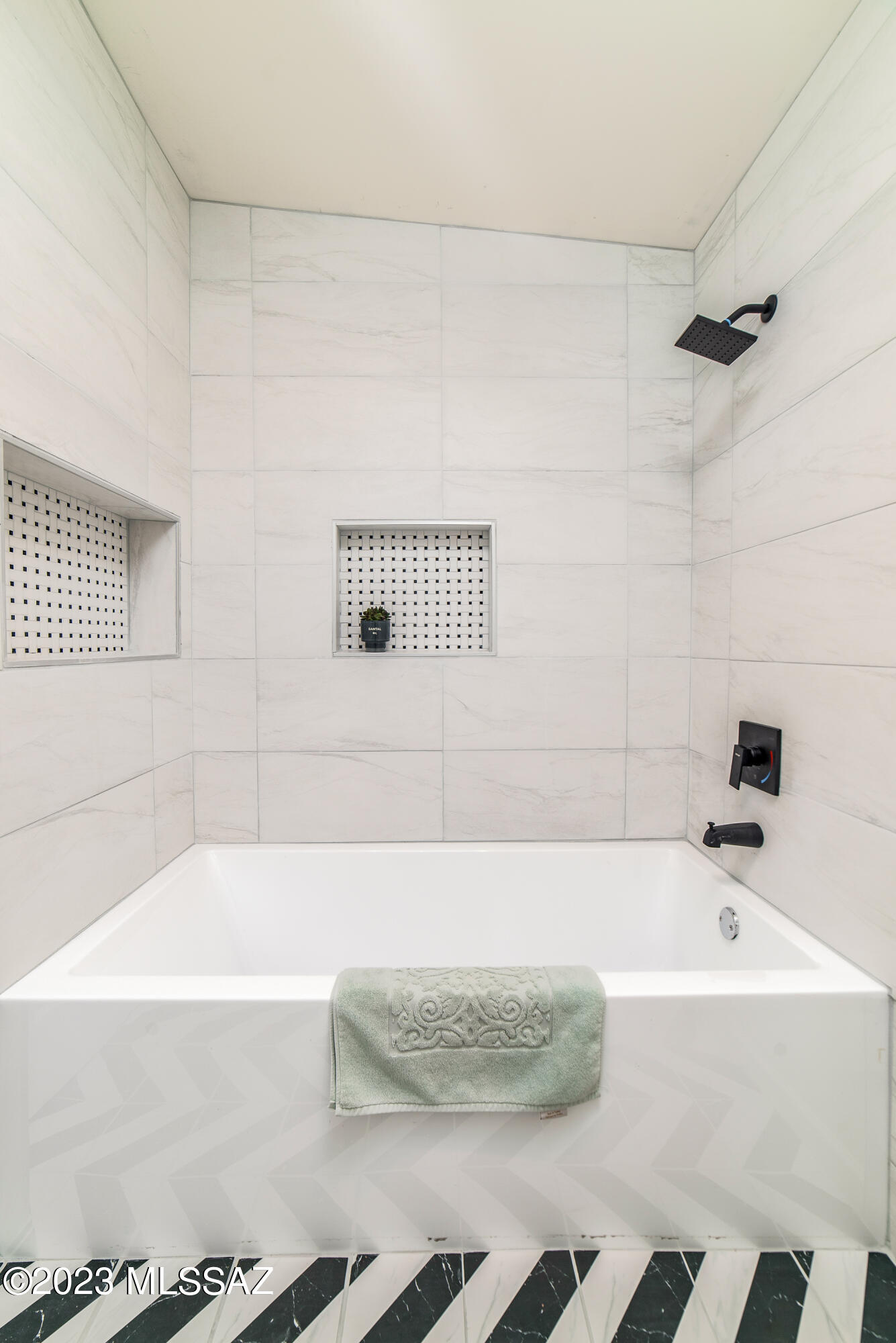 Casas Adobes Estates Resub. (1-67) - Residential
