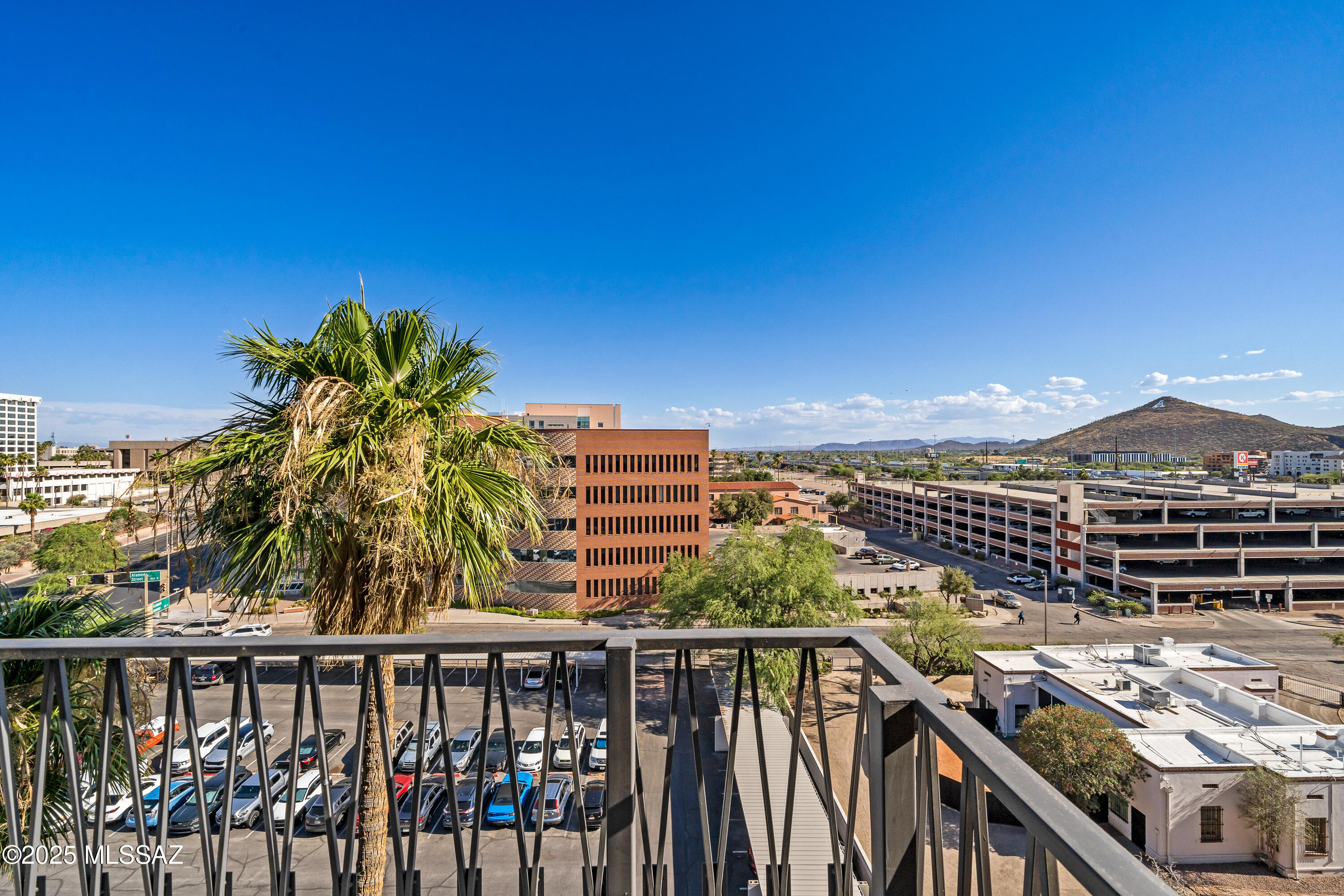 425 W Paseo Redondo 2J