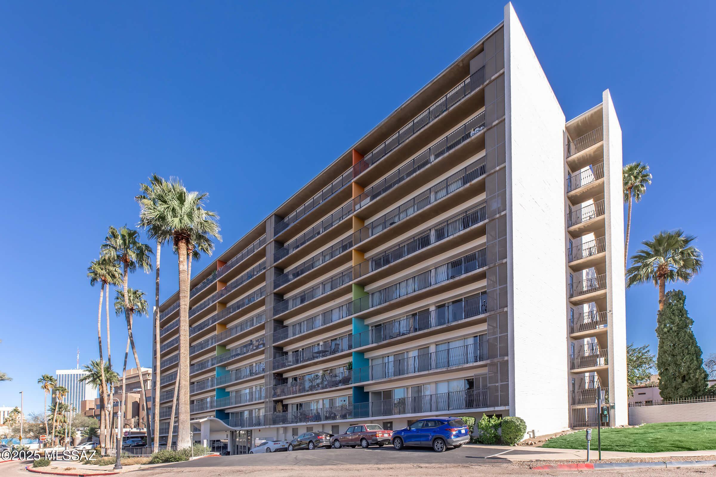 425 W Paseo Redondo 2J