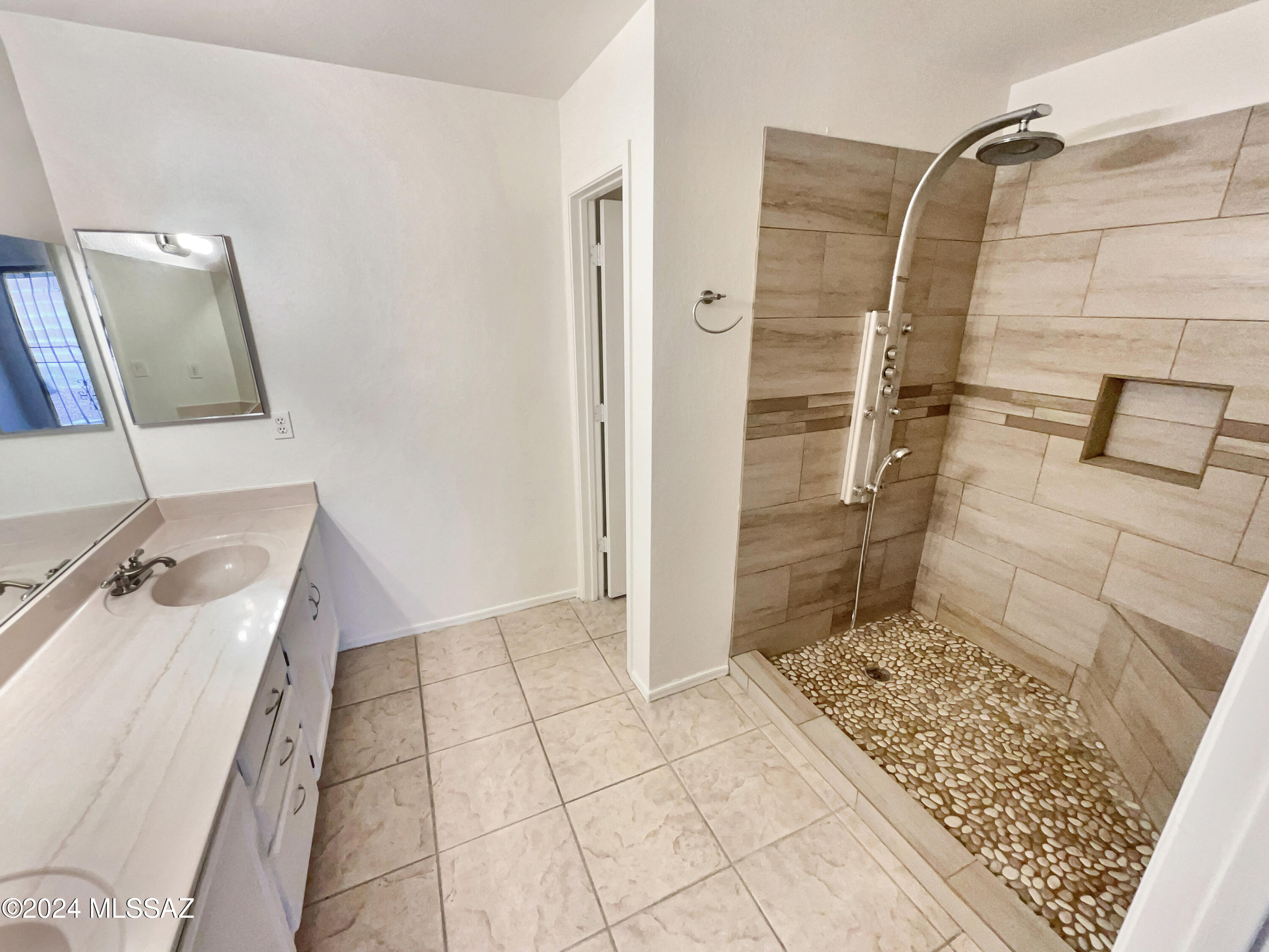 Country Club(1-221) - Residential