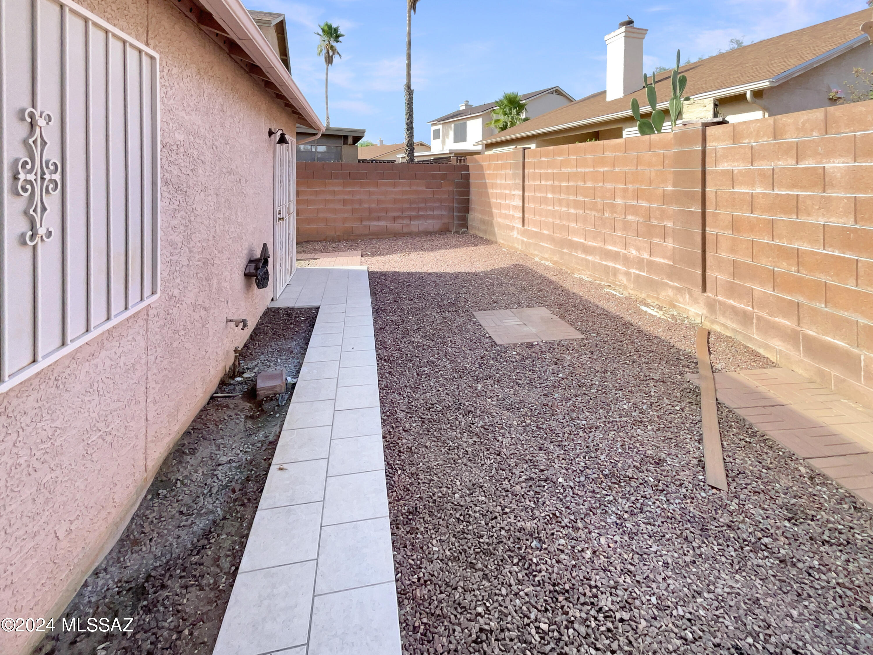 Country Club(1-221) - Residential
