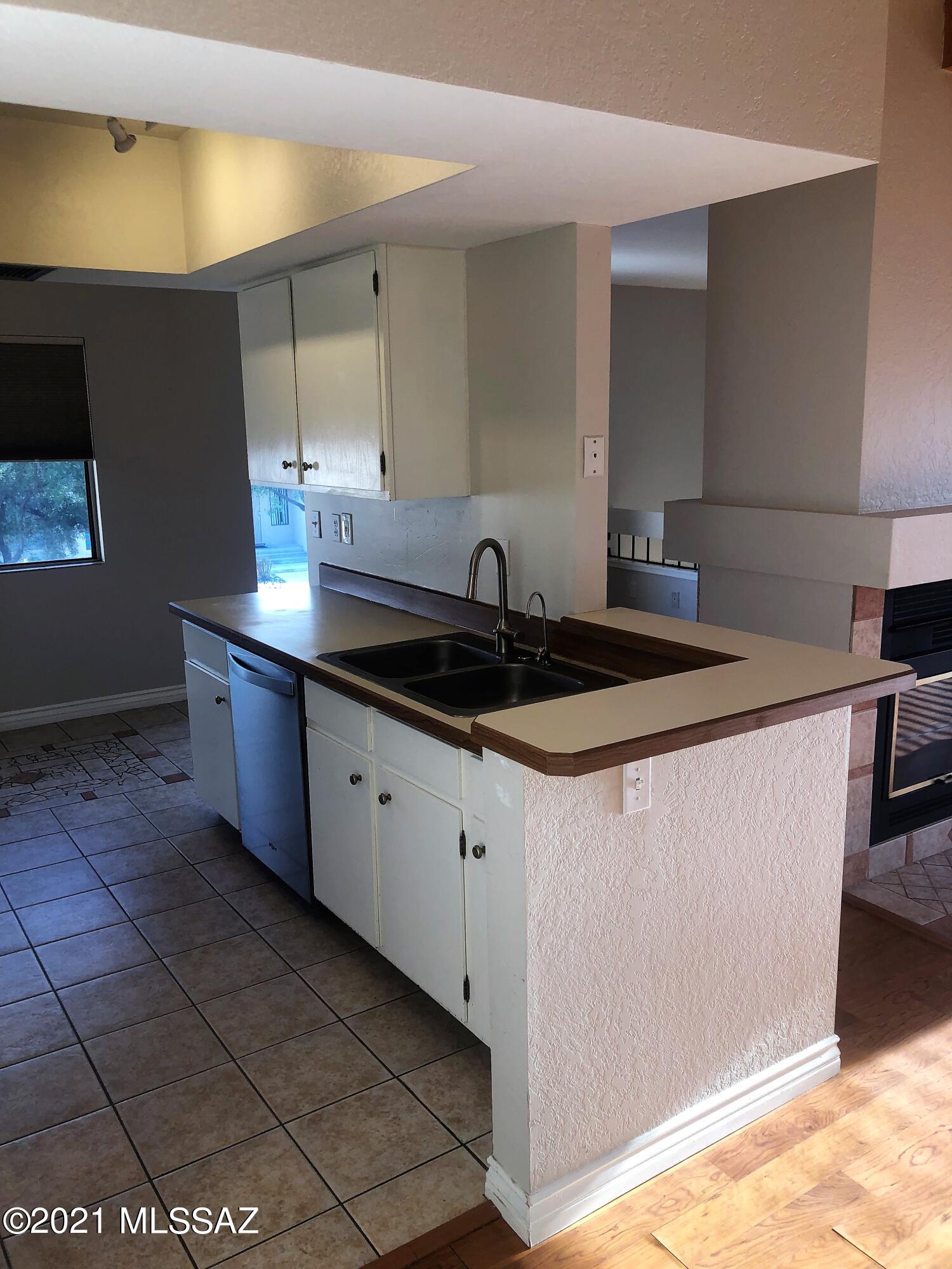 Summertree Condominiums (1-224) - Residential Lease