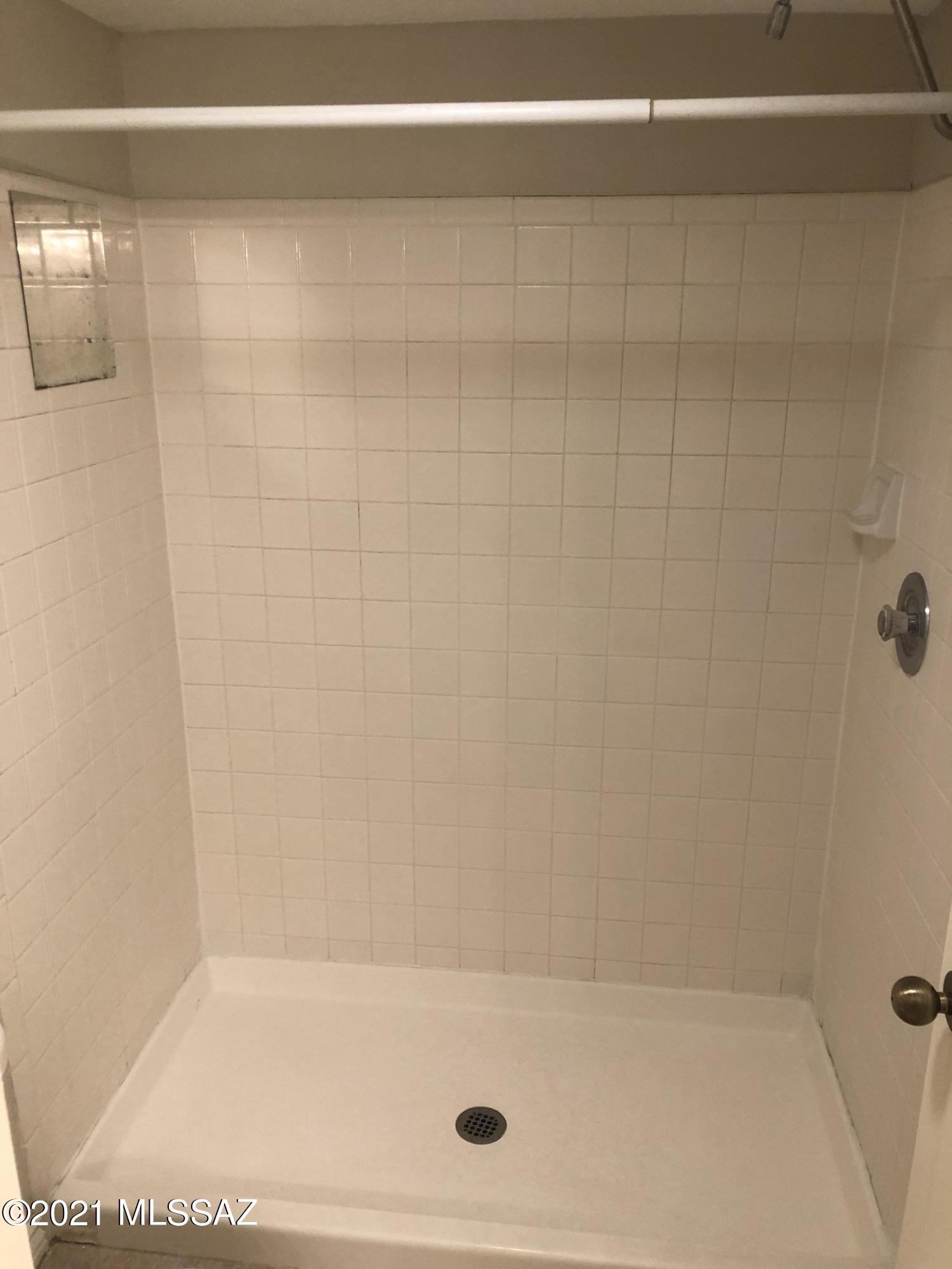 Summertree Condominiums (1-224) - Residential Lease