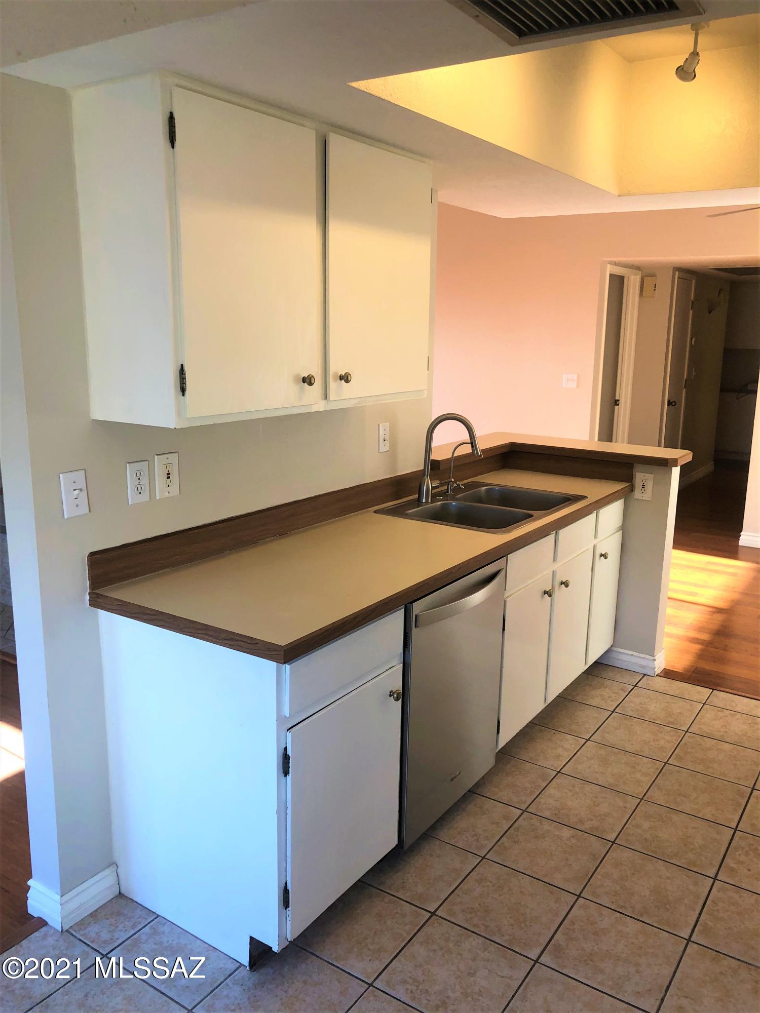 Summertree Condominiums (1-224) - Residential Lease
