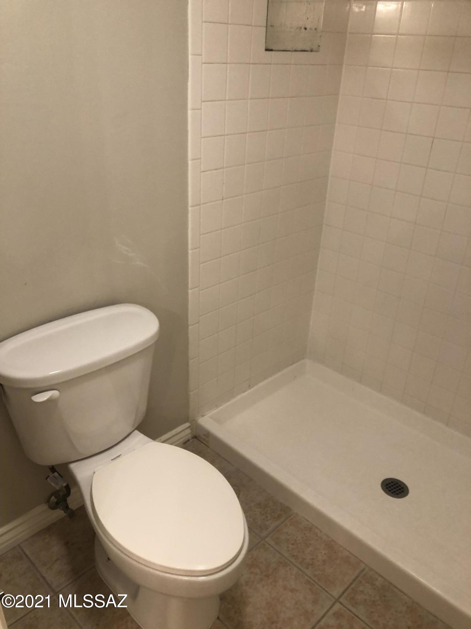 Summertree Condominiums (1-224) - Residential Lease