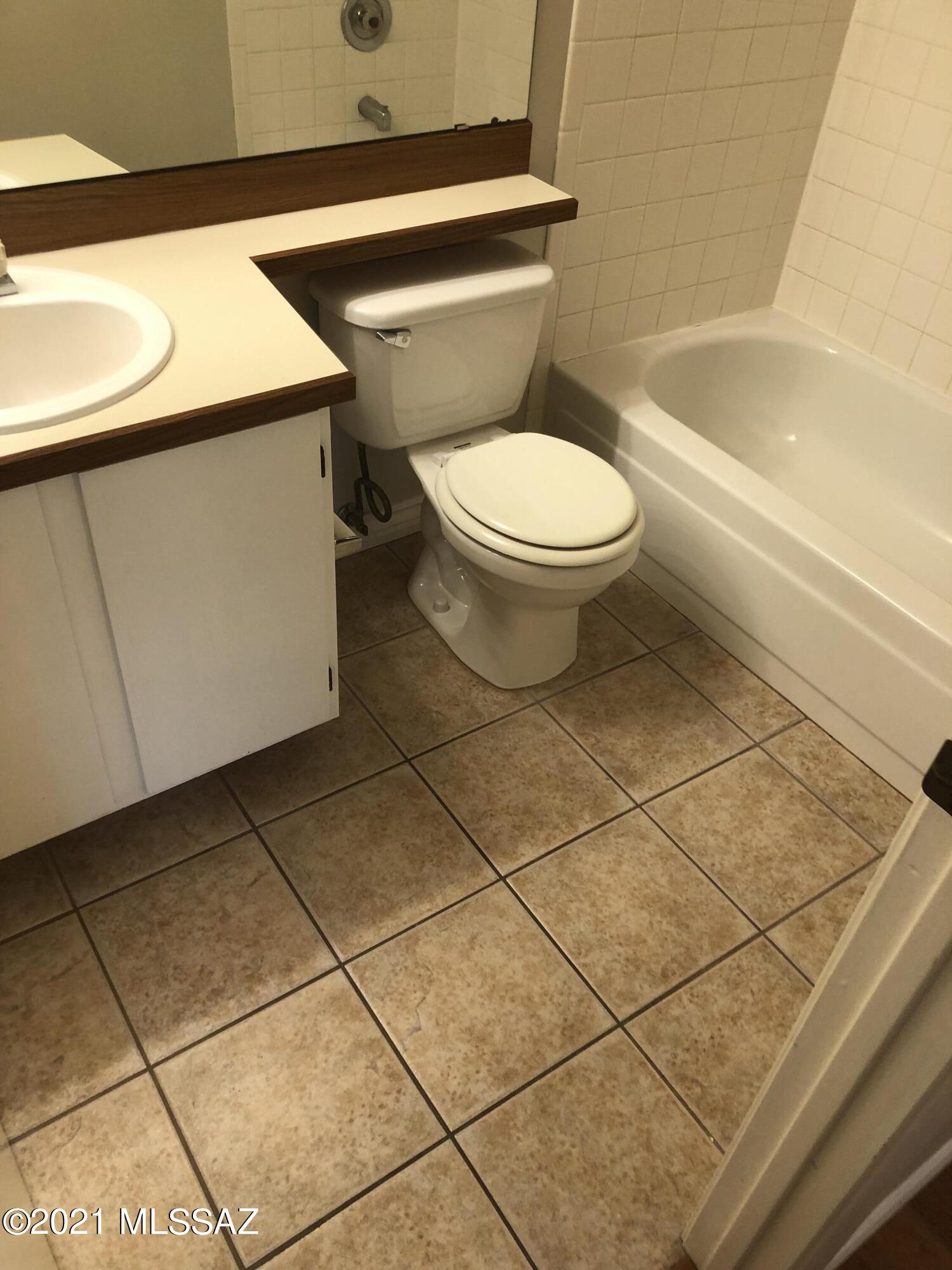 Summertree Condominiums (1-224) - Residential Lease