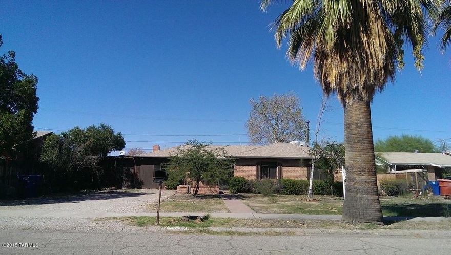 Sturdy Double Red Brick, great central location, very close to shopping, schools and park. Lots of potential here North/South orientation nice sized backyard. No CLUE Report or SPDS, Please verify information on this MLS listing.