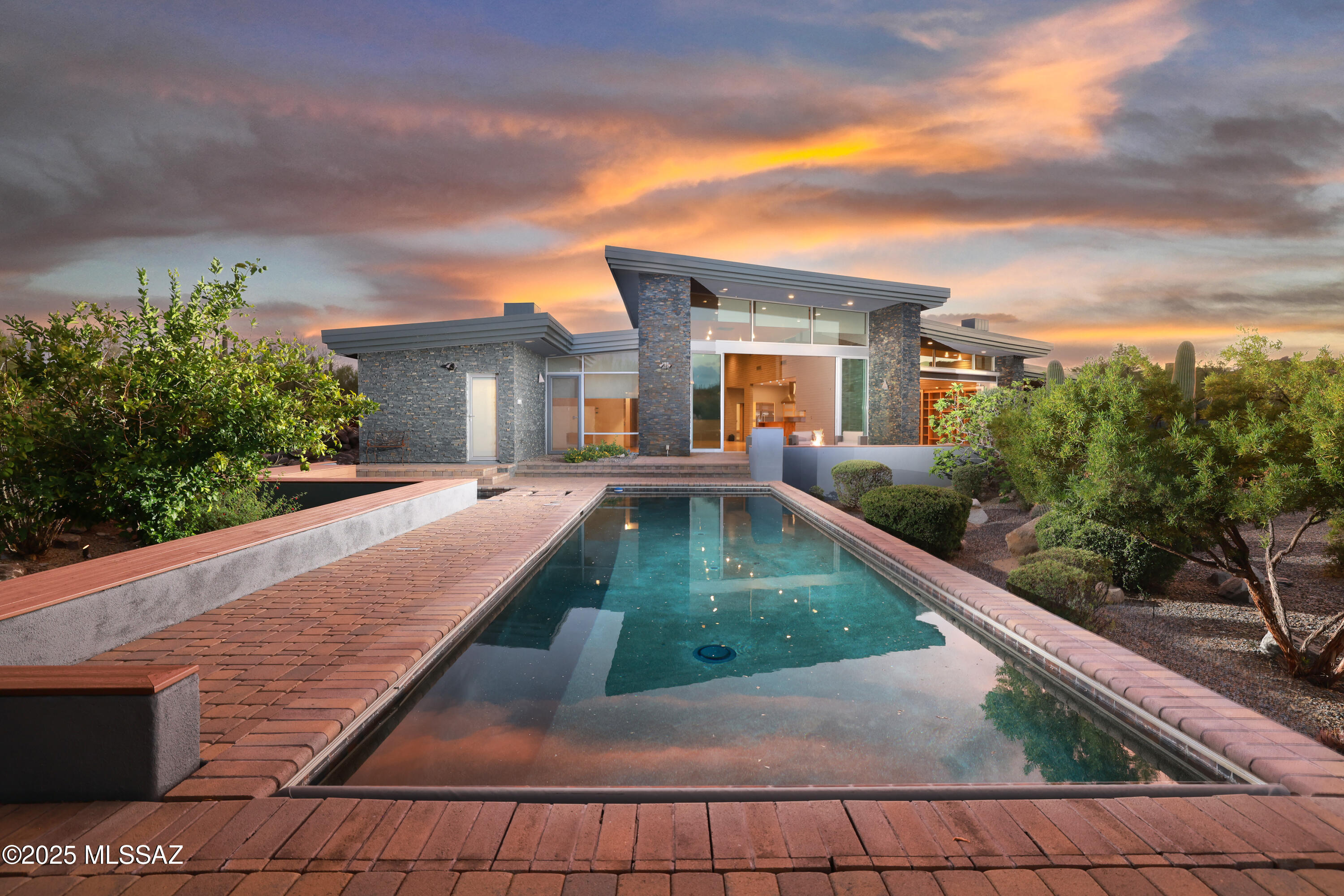 1370 W Tortolita Mountain Circle