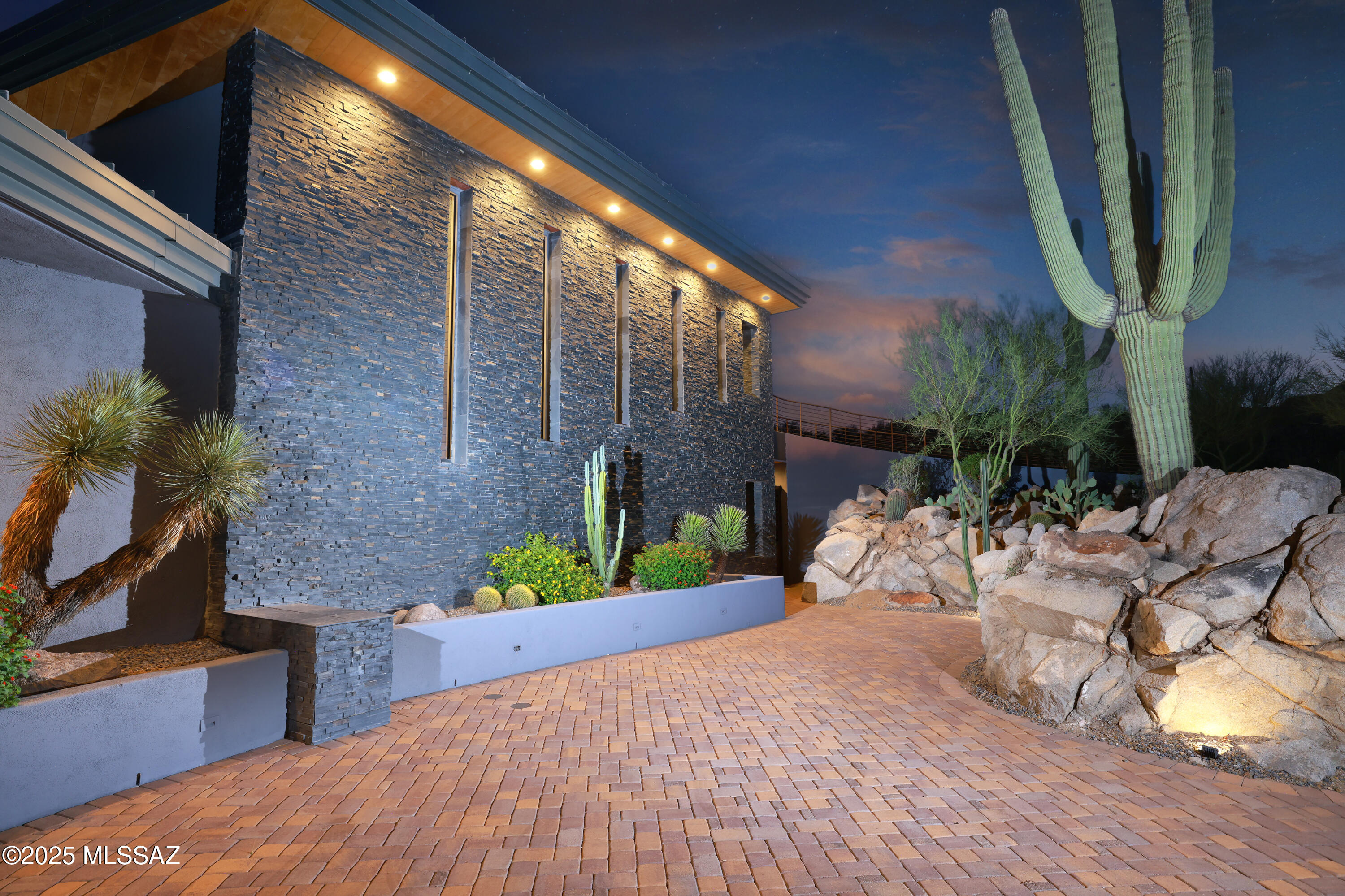 1370 W Tortolita Mountain Circle