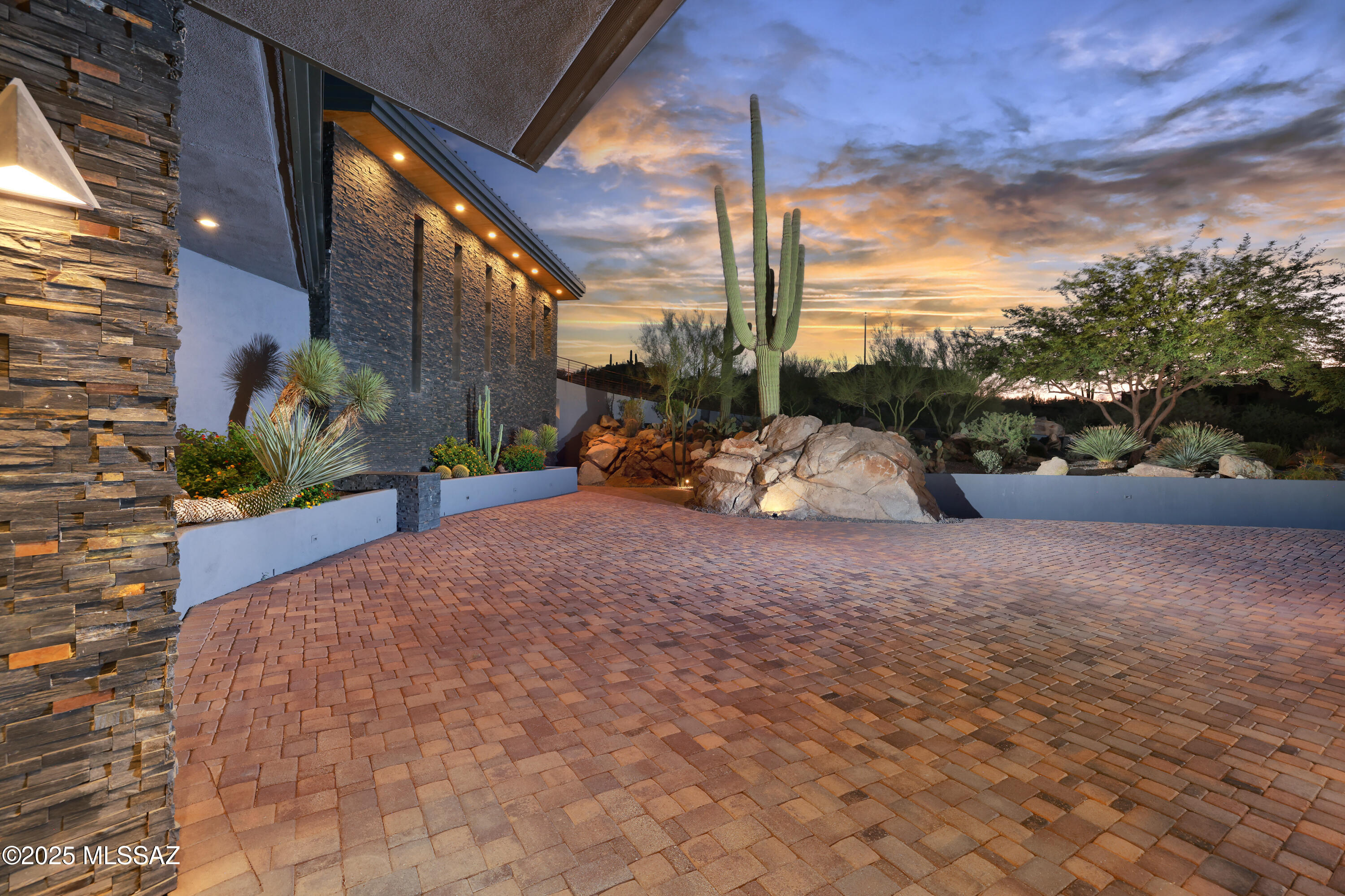 1370 W Tortolita Mountain Circle