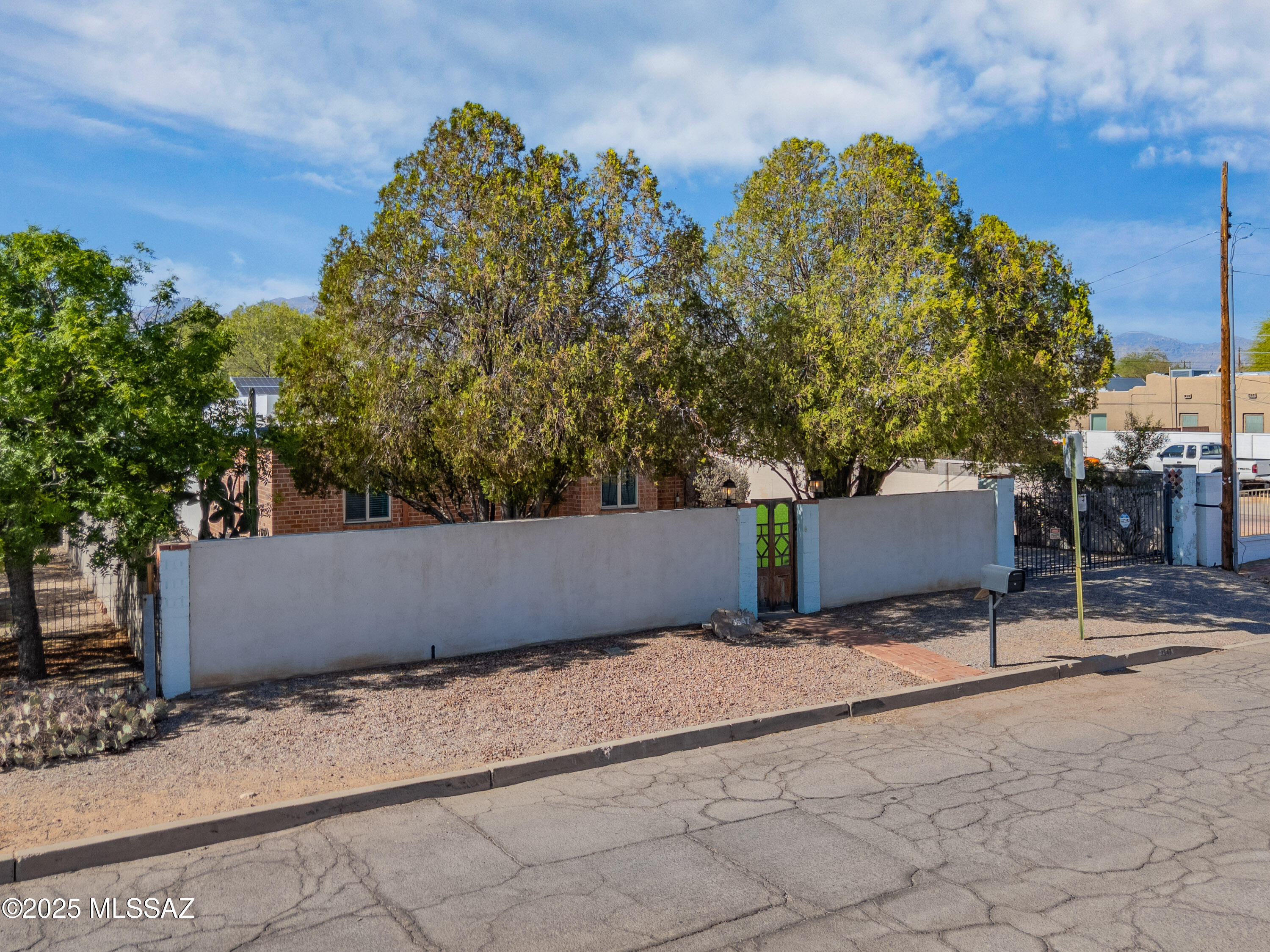 3547 E Lee Street