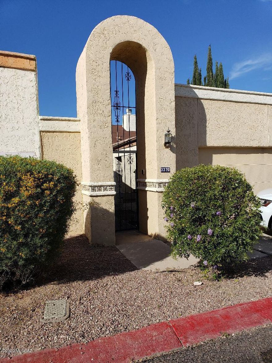 Great opportunity to fix up this cute townhome!  Located in desirable Presidio Villas, close to schools, restaurants and shopping. 2 bedrooms, 1 bath, 2 car garage & secured courtyard.  Cozy wood burning fireplace in great room.  Community Pool!

Back on market-buyer's loan.