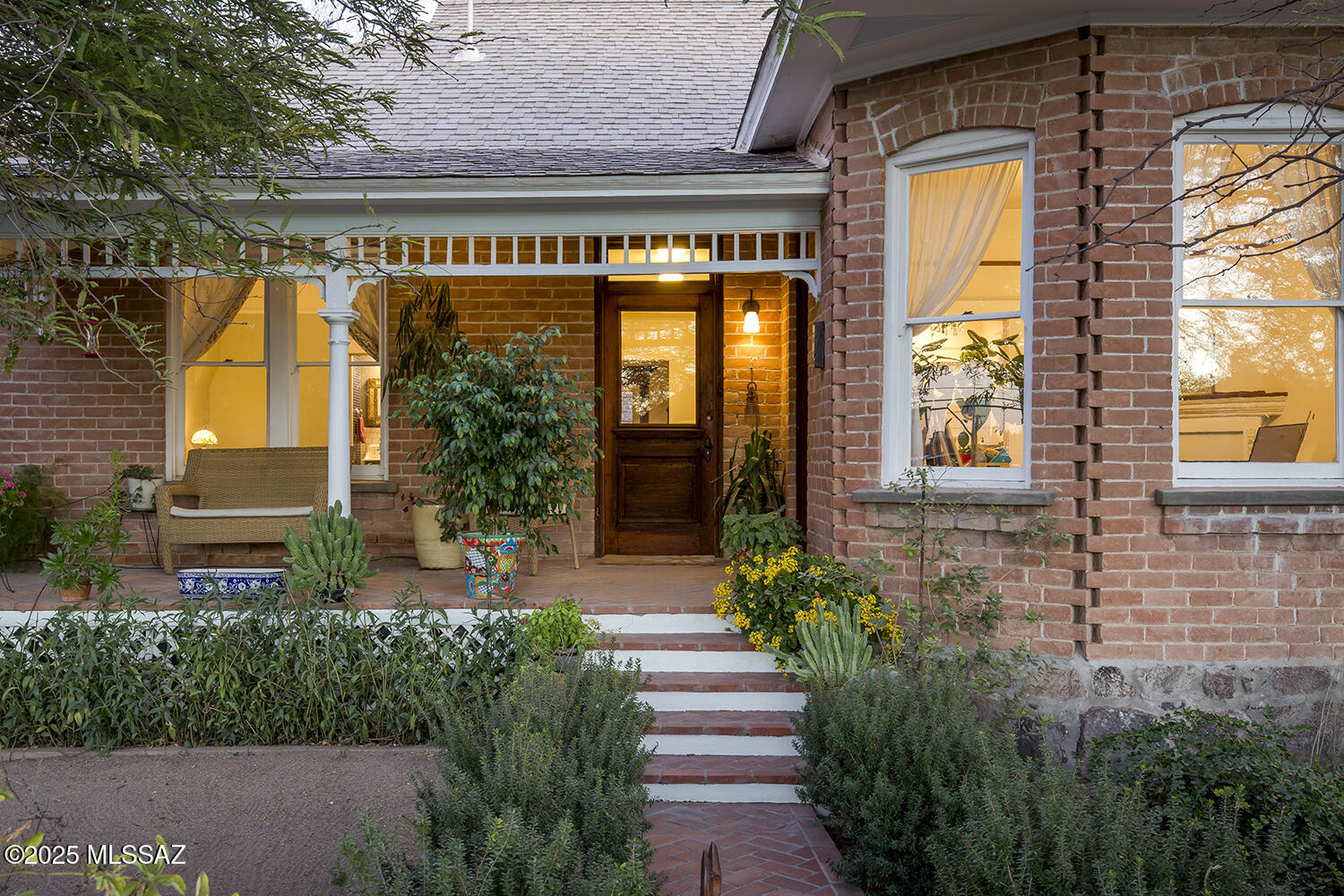811 S 4TH Avenue