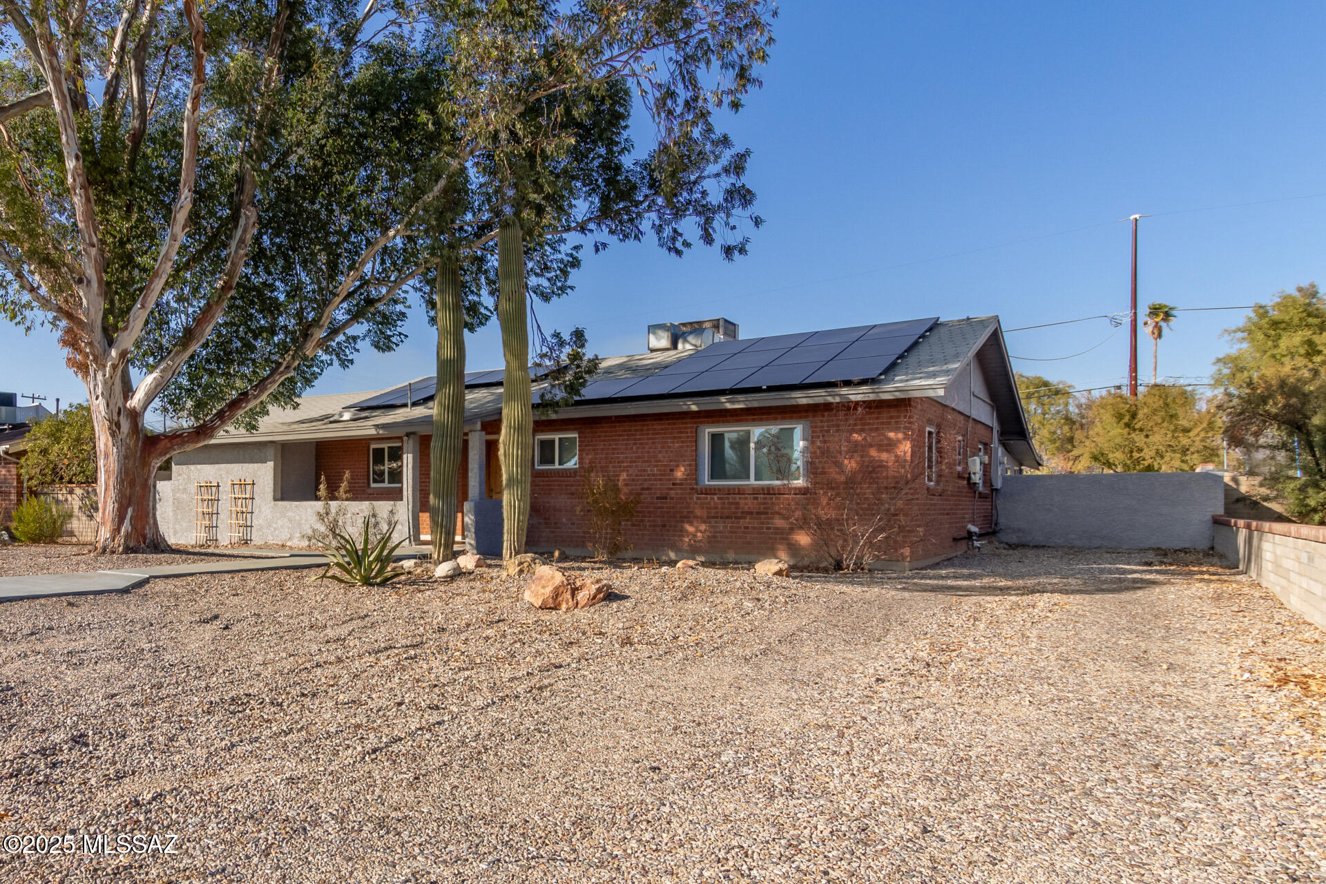 6219 E Rosewood Street