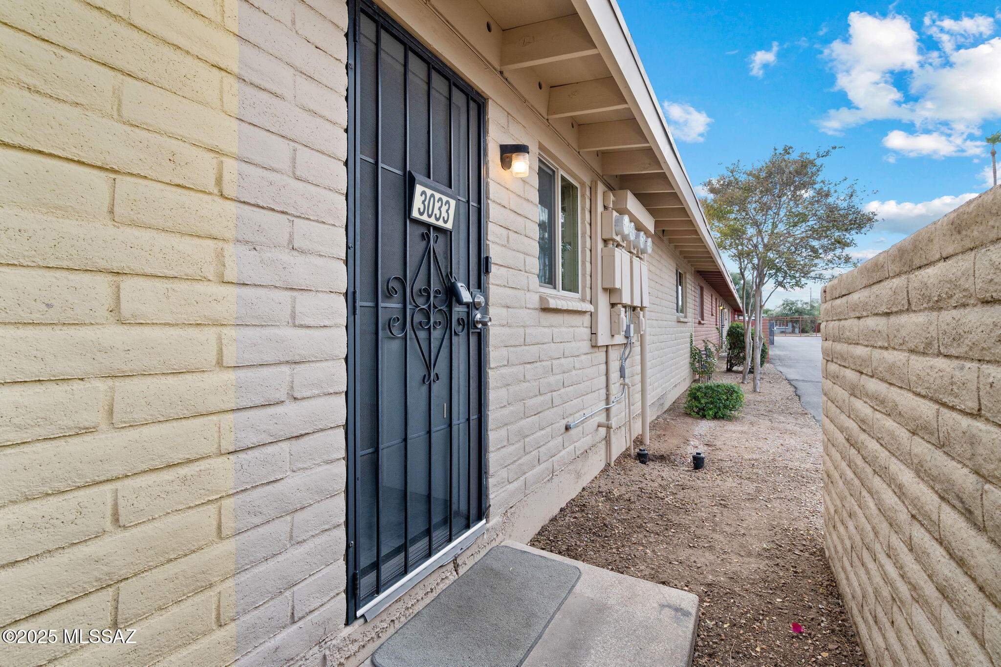 3033 E Blacklidge Drive