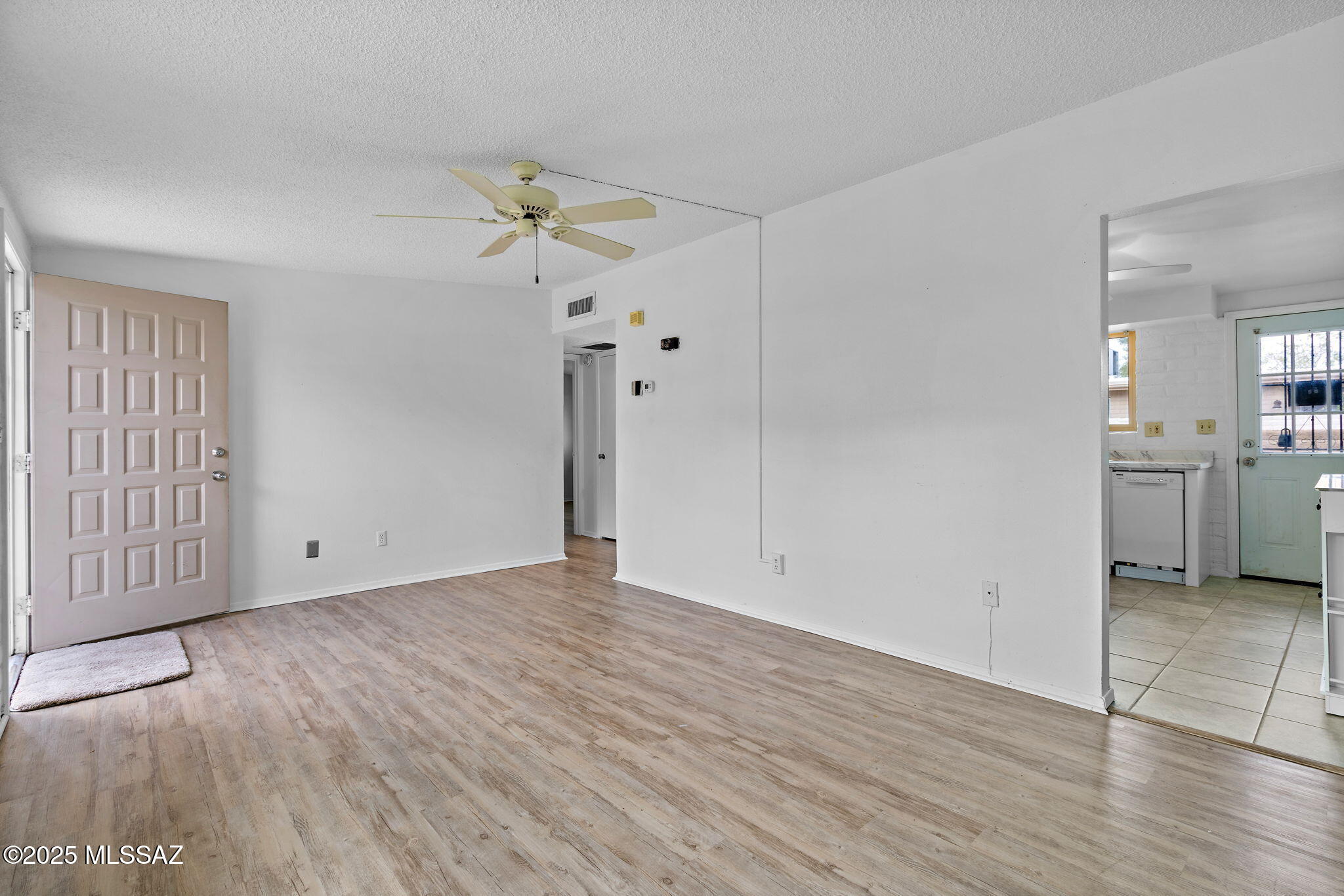 3033 E Blacklidge Drive