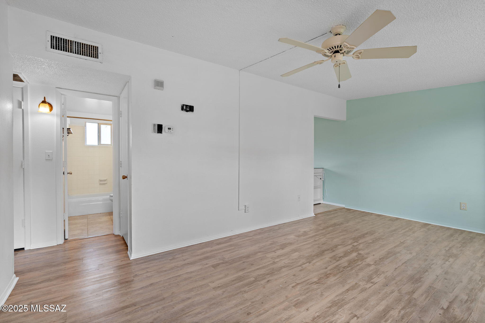 3033 E Blacklidge Drive