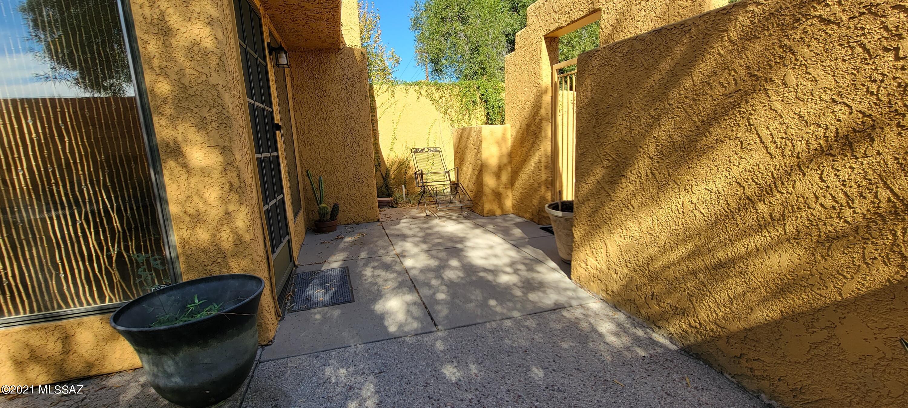 Mountain View Condos. (1-76) - Residential