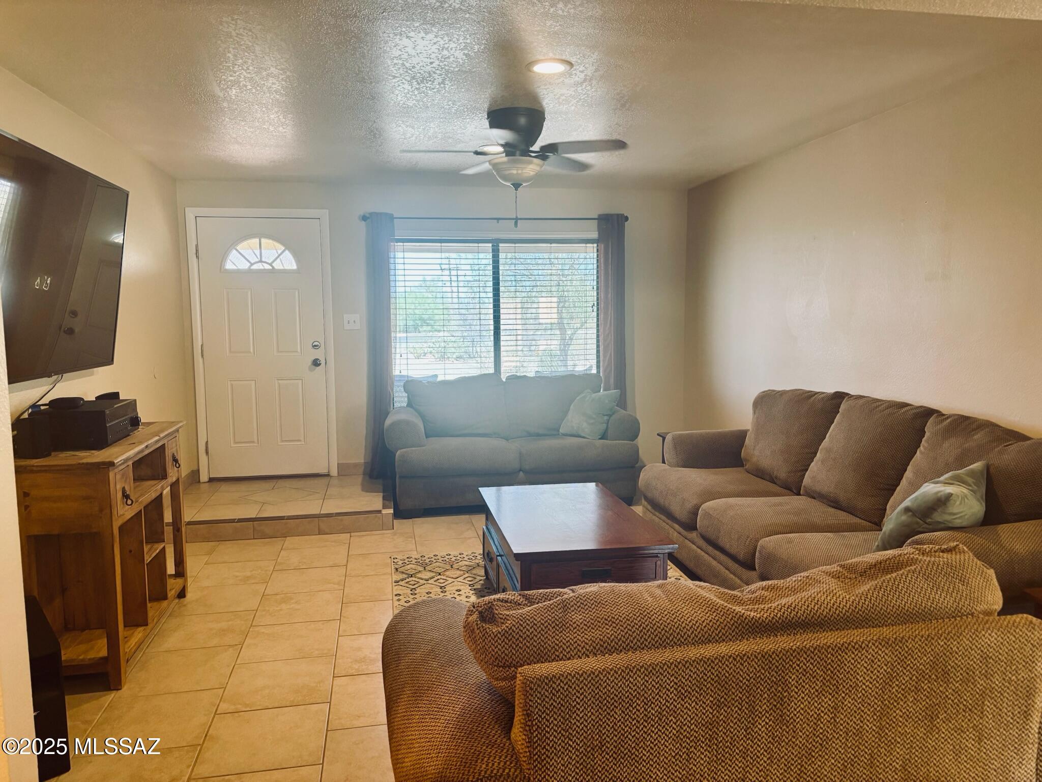 6100 N La Canada Drive
