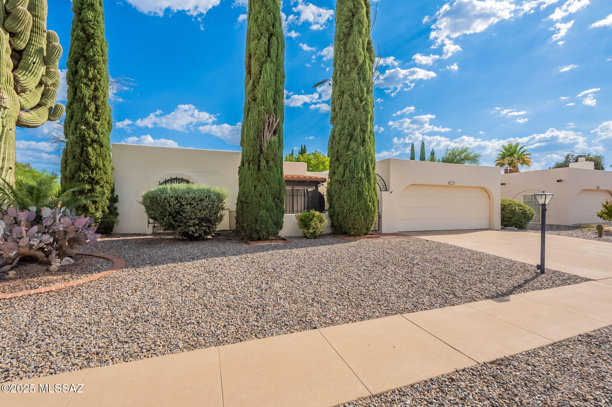 372 E Placita Idilio