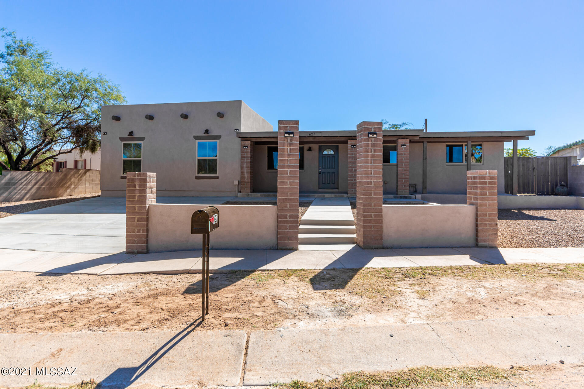 Los Reales Heights (1-102) - Residential