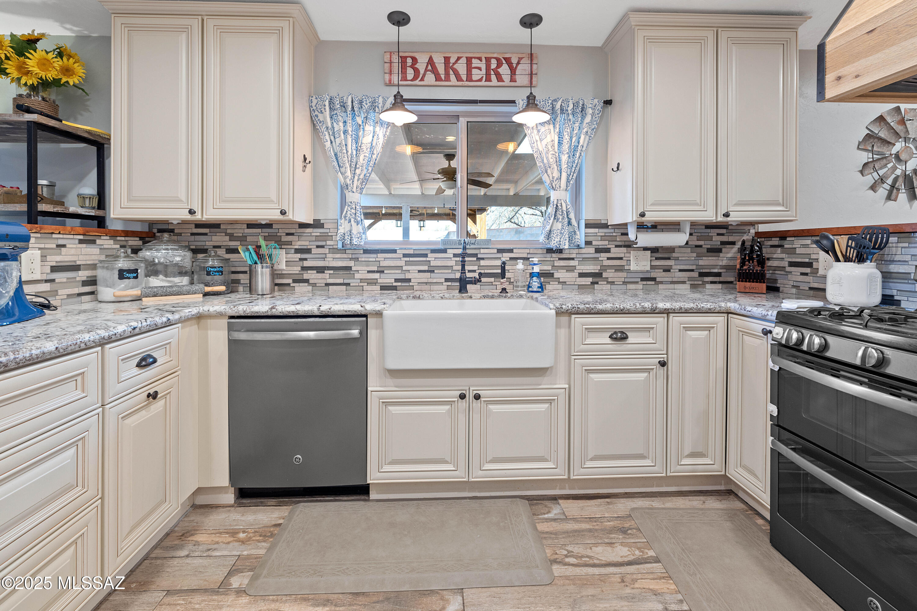 4230 N Bear Claw Way