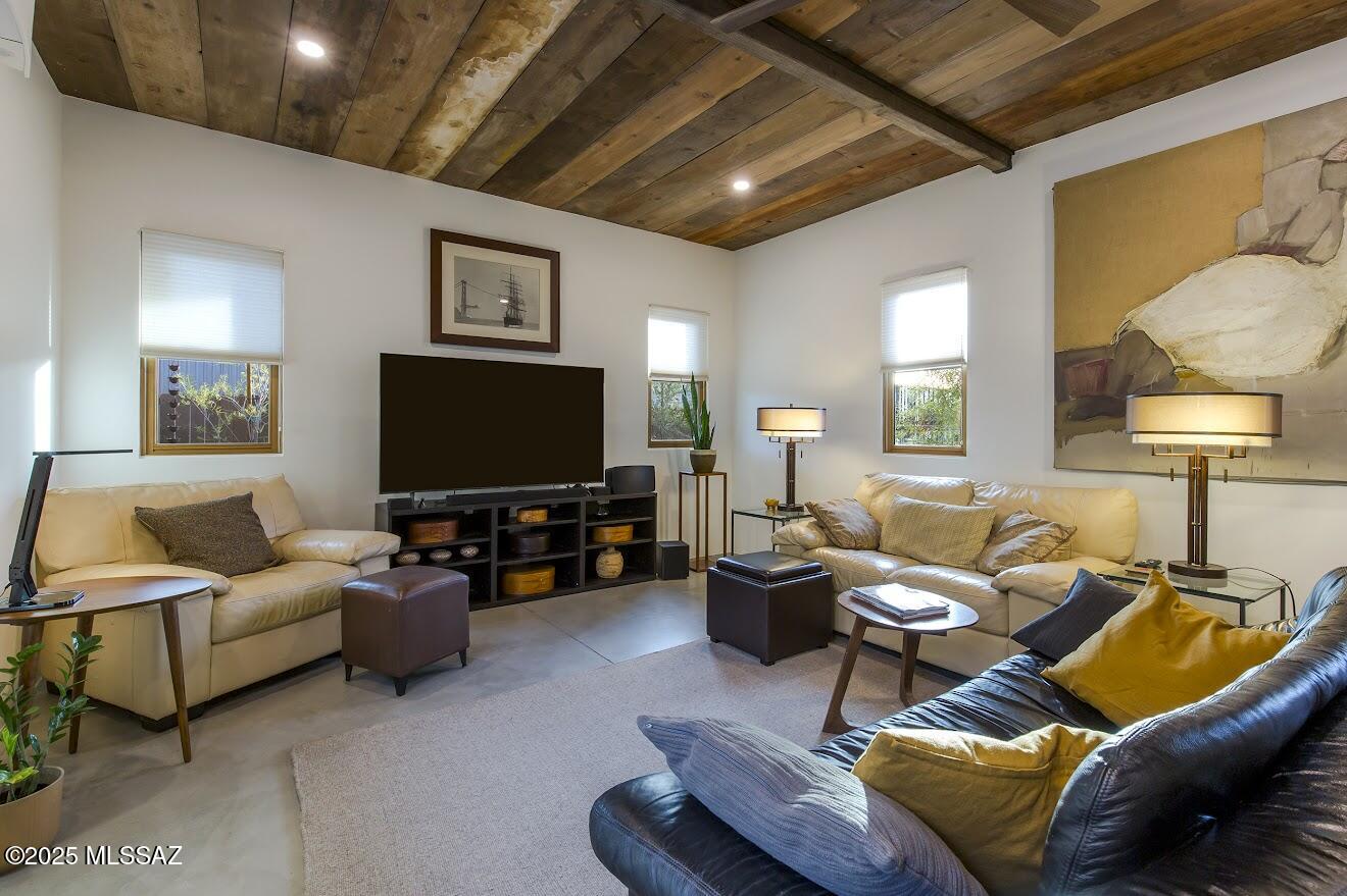 827 S Arizona Avenue