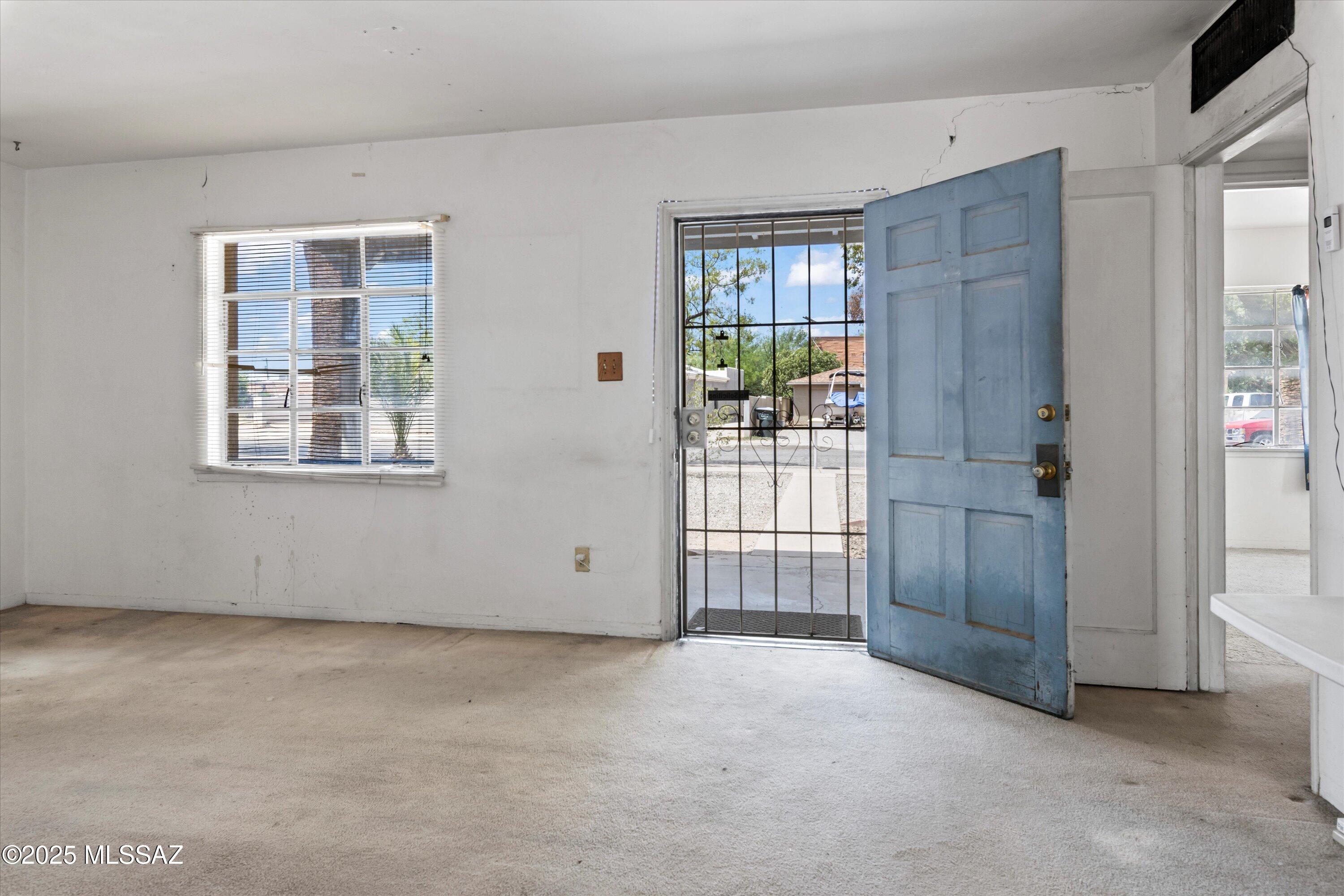 1710 N Louis Lane